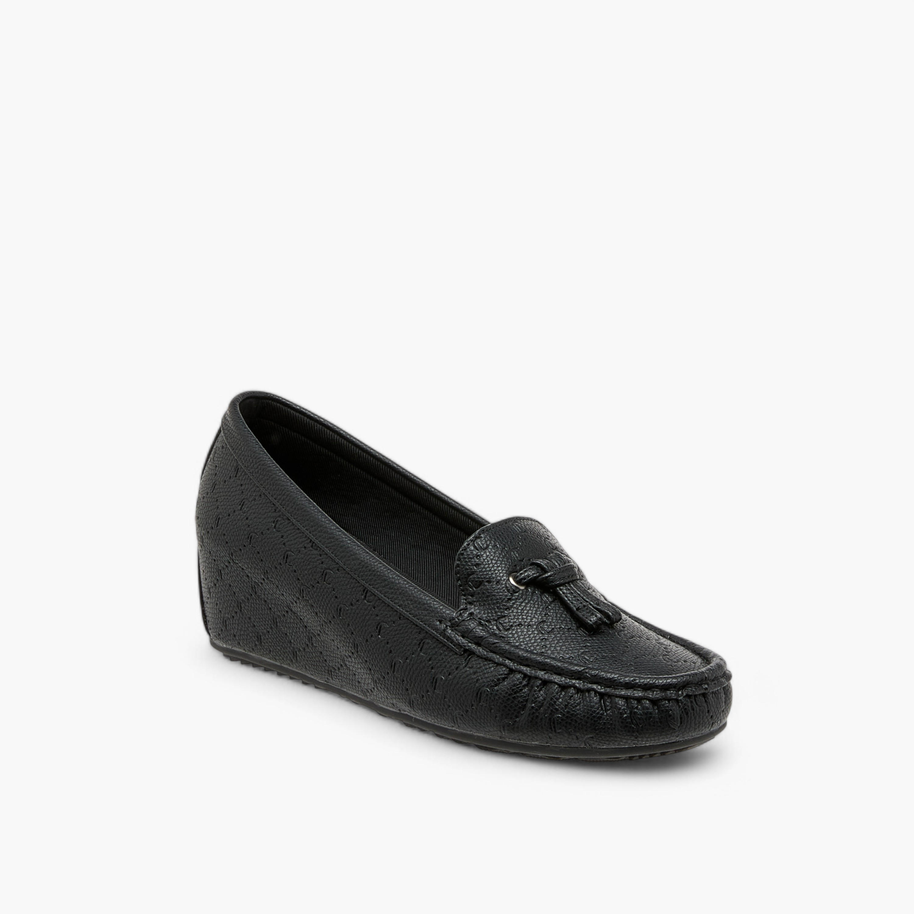 حذاء موكاسين مريح بكعب ويدج ونقوش مونوجرام من لو كونفورت-women-shoes-loafersandmoccasins-image-2