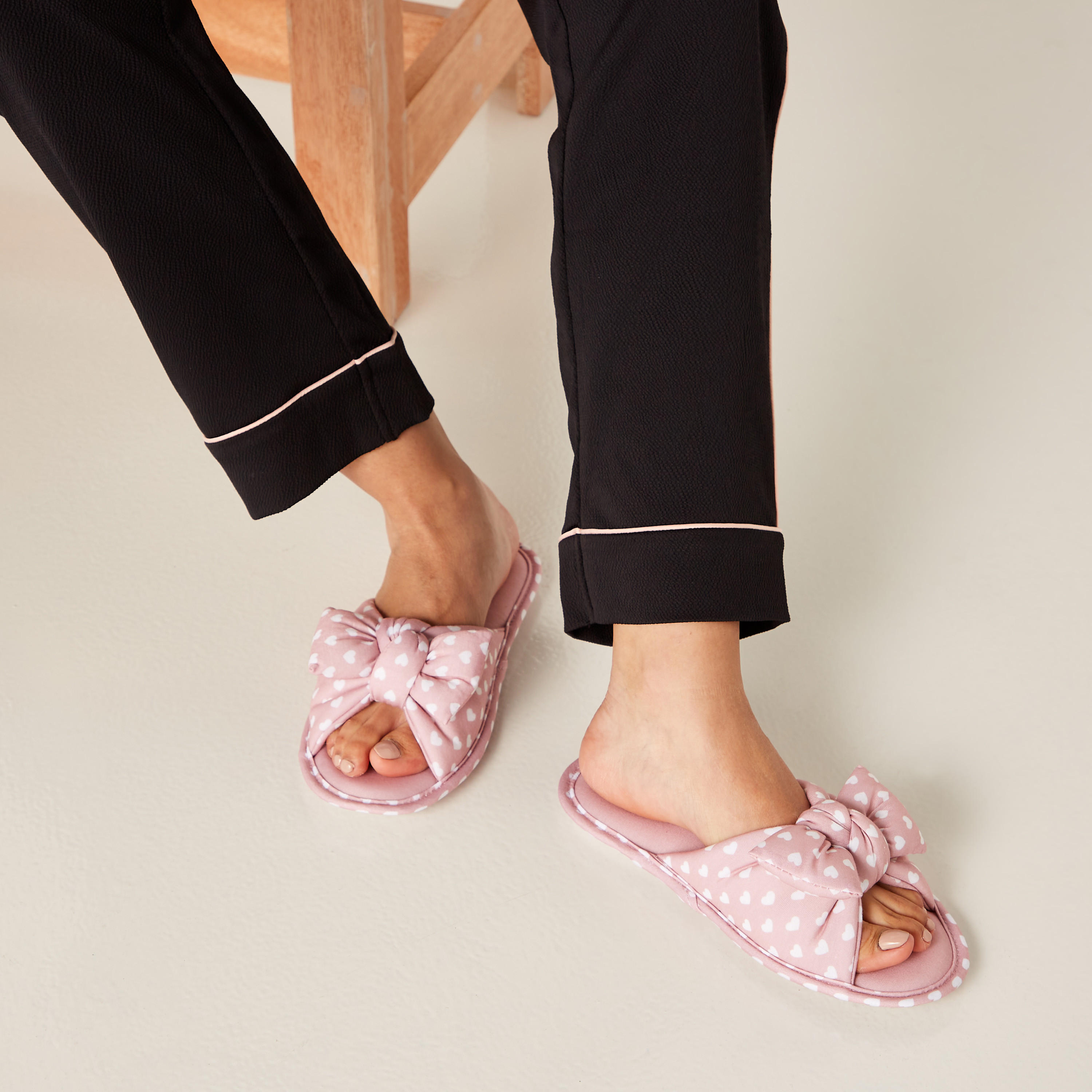 Heart Print Plush Detail Cross Strap Bedroom Slippers-women-shoes-bedroomslippers-image-7