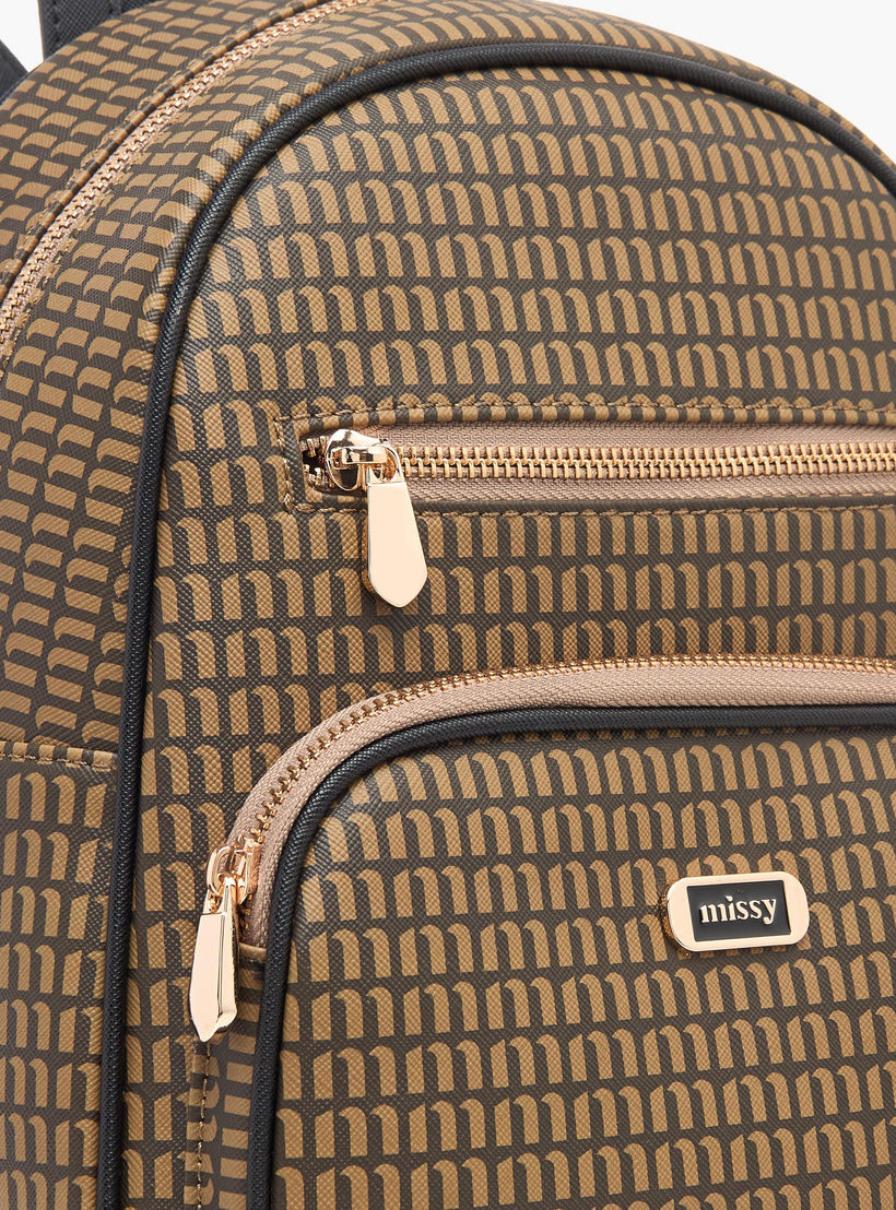شنطة ظهر بحمالات قابلة للتعديل وسحّاب إغلاق وطبعات مونوجرام من ميسي-women-bagsandwallets-backpacks-image-3