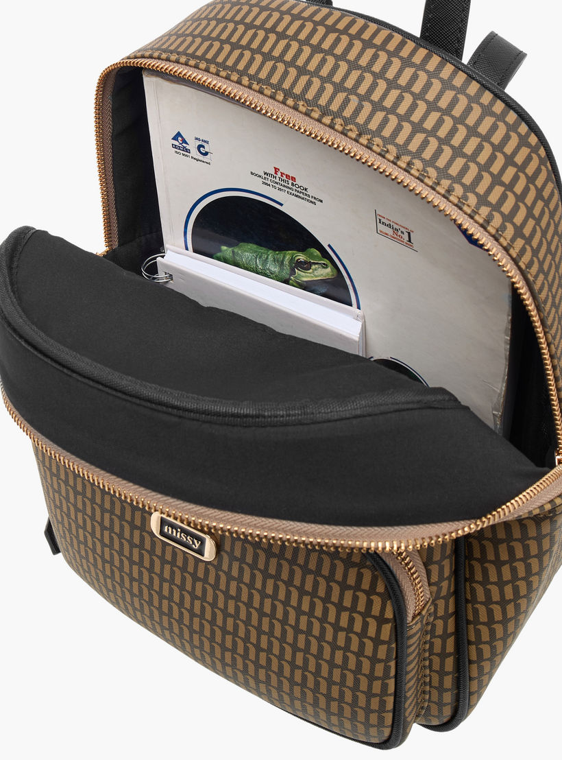 شنطة ظهر بحمالات قابلة للتعديل وسحّاب إغلاق وطبعات مونوجرام من ميسي-women-bagsandwallets-backpacks-image-6