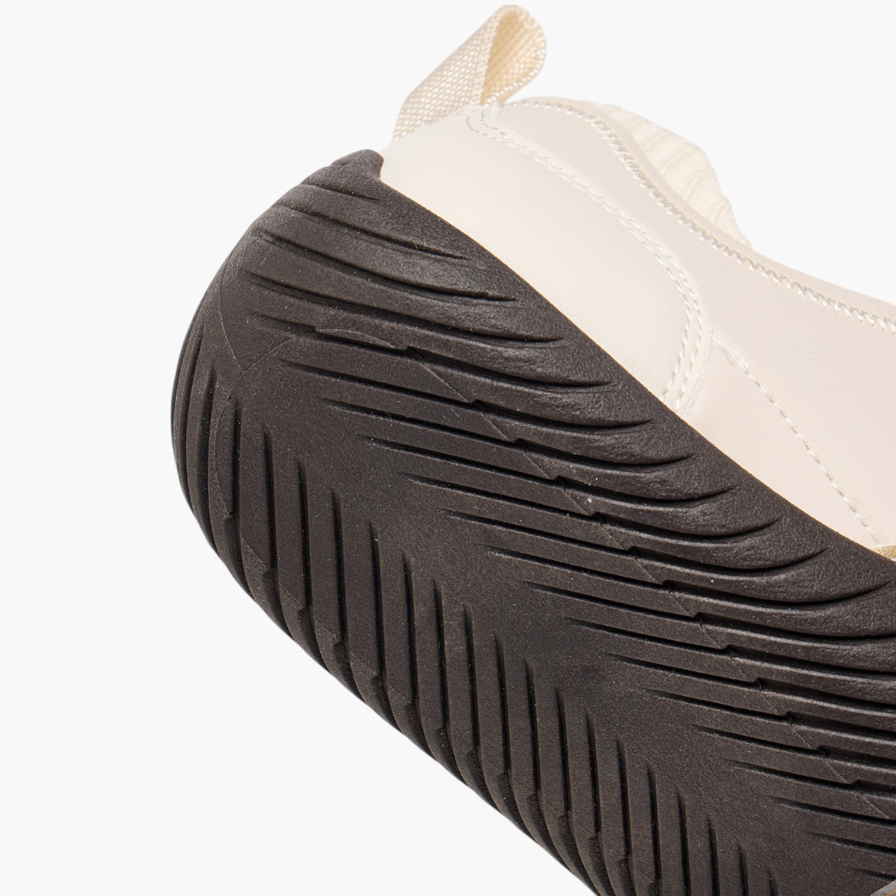 حذاء سنيكرز برباط إغلاق مع لسان سحب من ميسي-women-shoes-sneakers-image-5