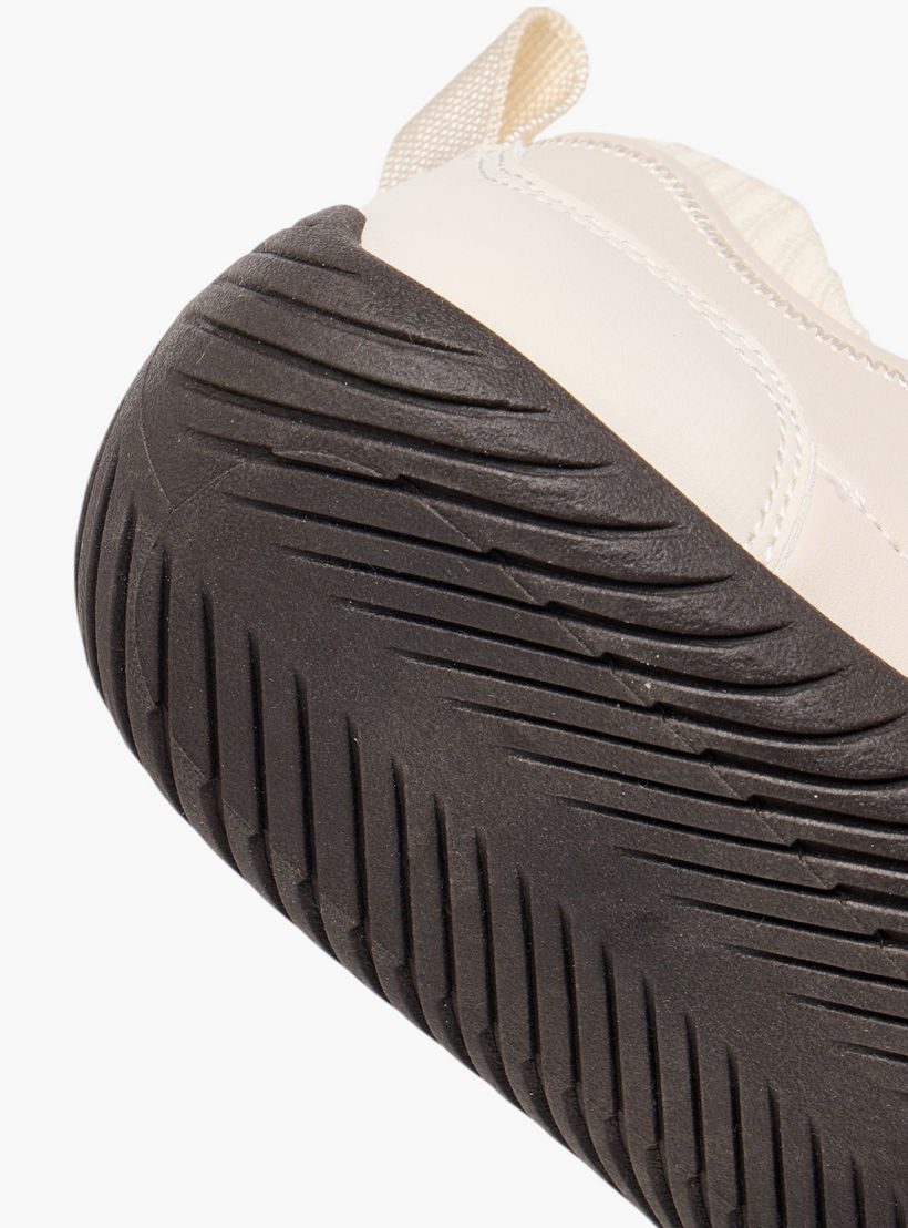 حذاء سنيكرز برباط إغلاق مع لسان سحب من ميسي-women-shoes-sneakers-image-5