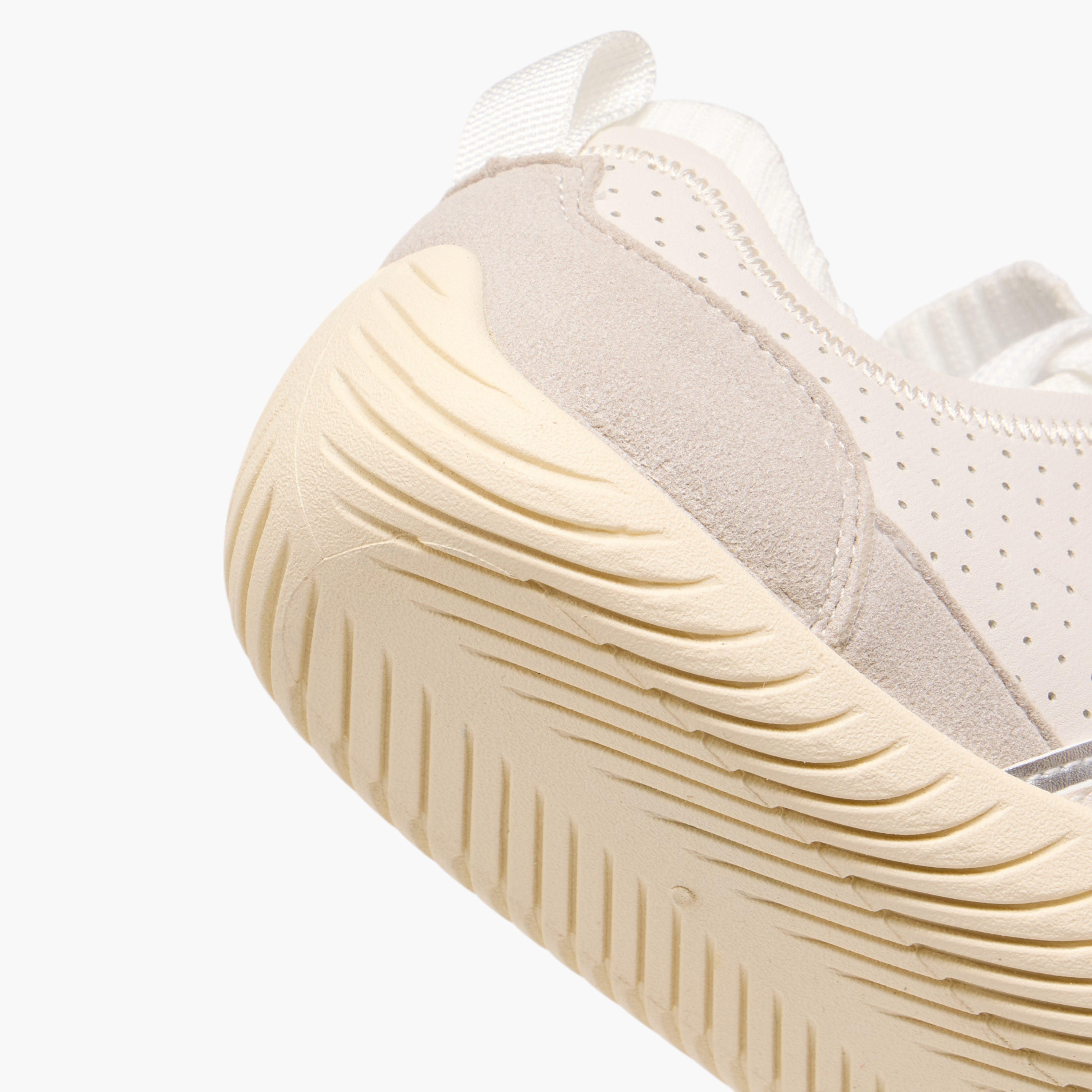 حذاء سنيكرز برباط إغلاق ولسان سحب من ميسي-women-shoes-sneakers-image-5