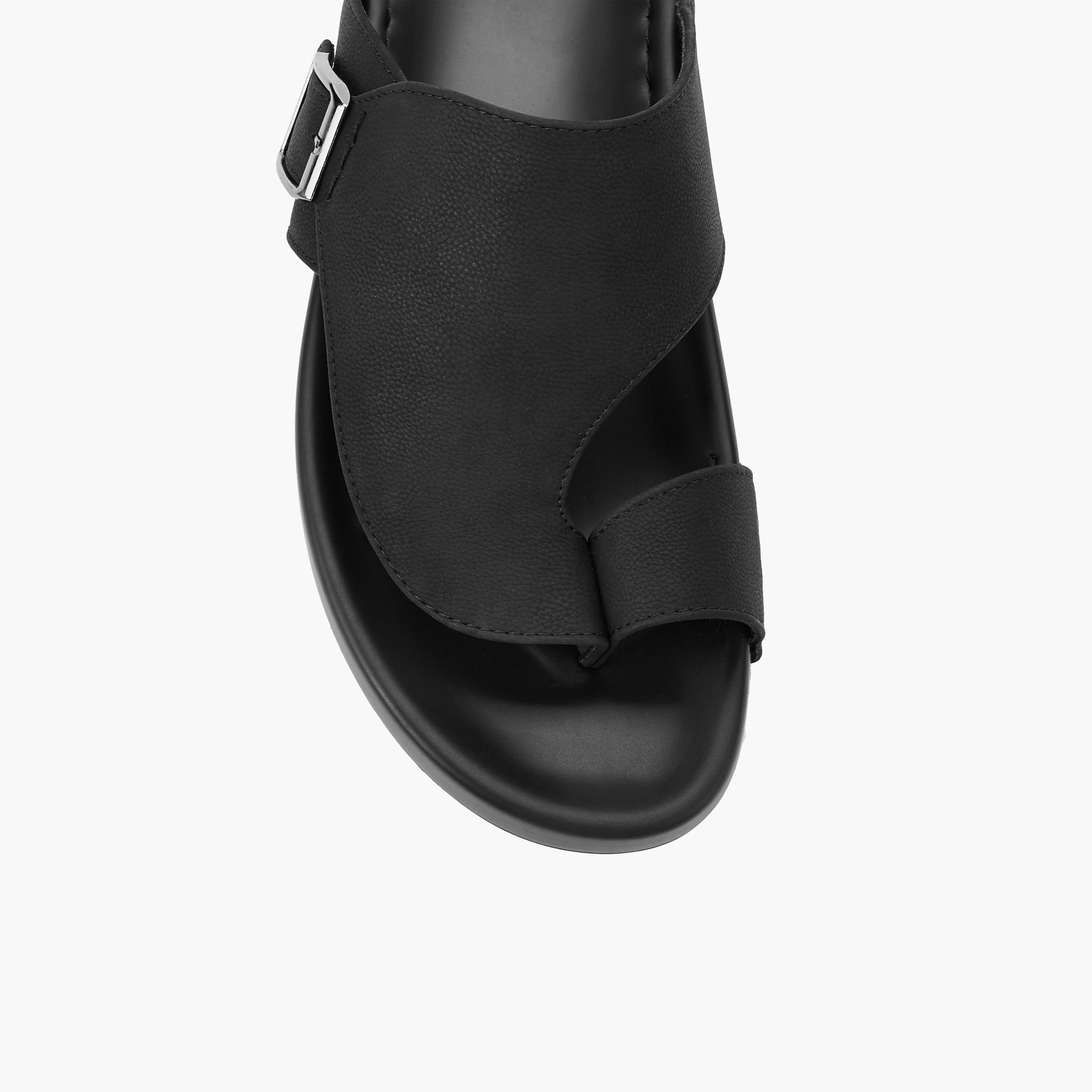صندل مريح بتفاصيل إبزيم للرجال من إل بي إل من شو إكسبرس-men-shoes-sandals-image-4