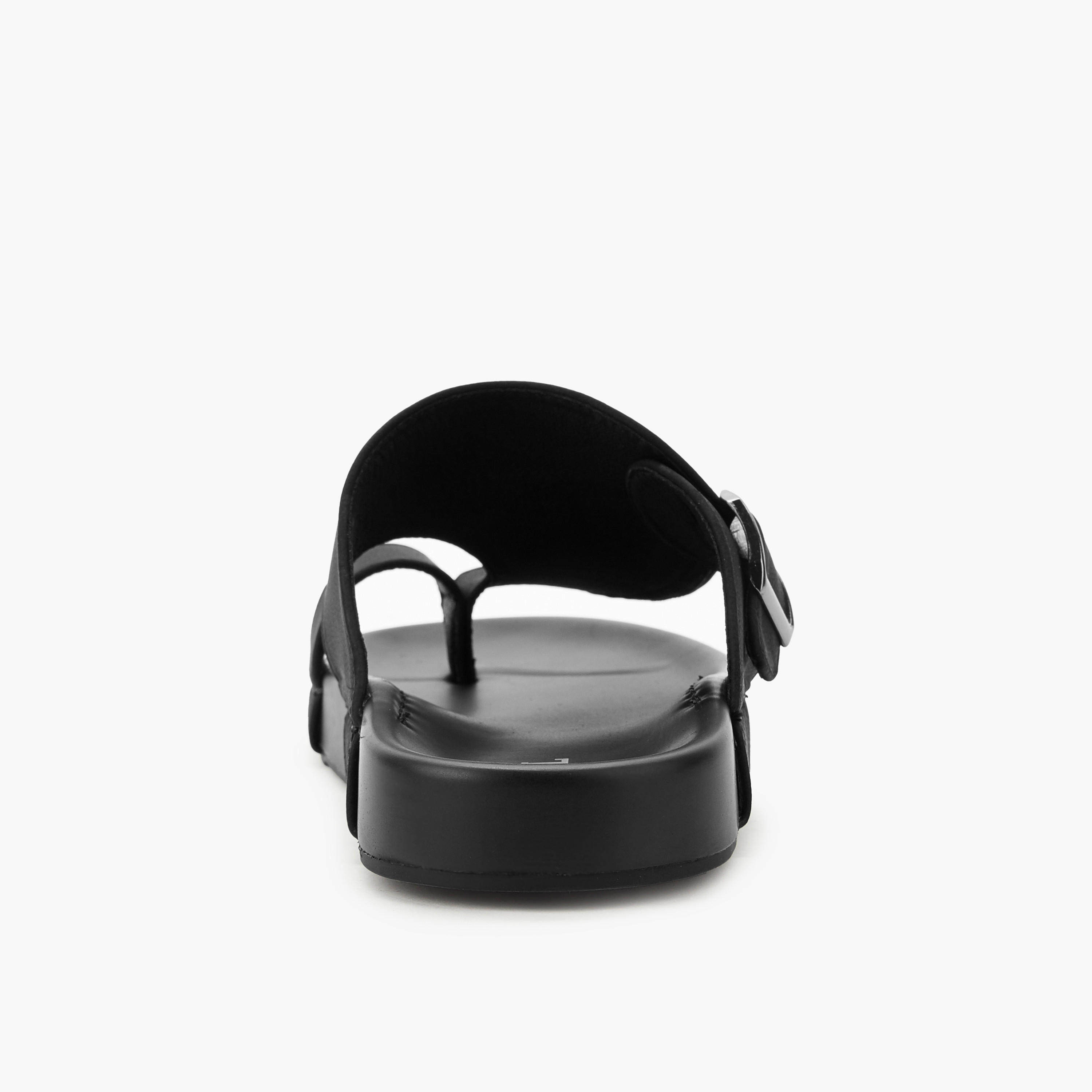 صندل مريح بتفاصيل إبزيم للرجال من إل بي إل من شو إكسبرس-men-shoes-sandals-image-5