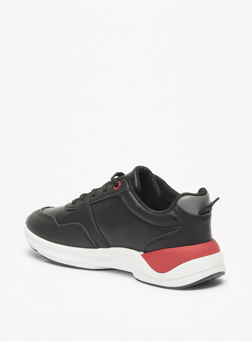 حذاء سنيكرز بقوالب ملونة ورباط إغلاق من إل بي إل من شو إكسبرس-men-shoes-sneakers-image-2