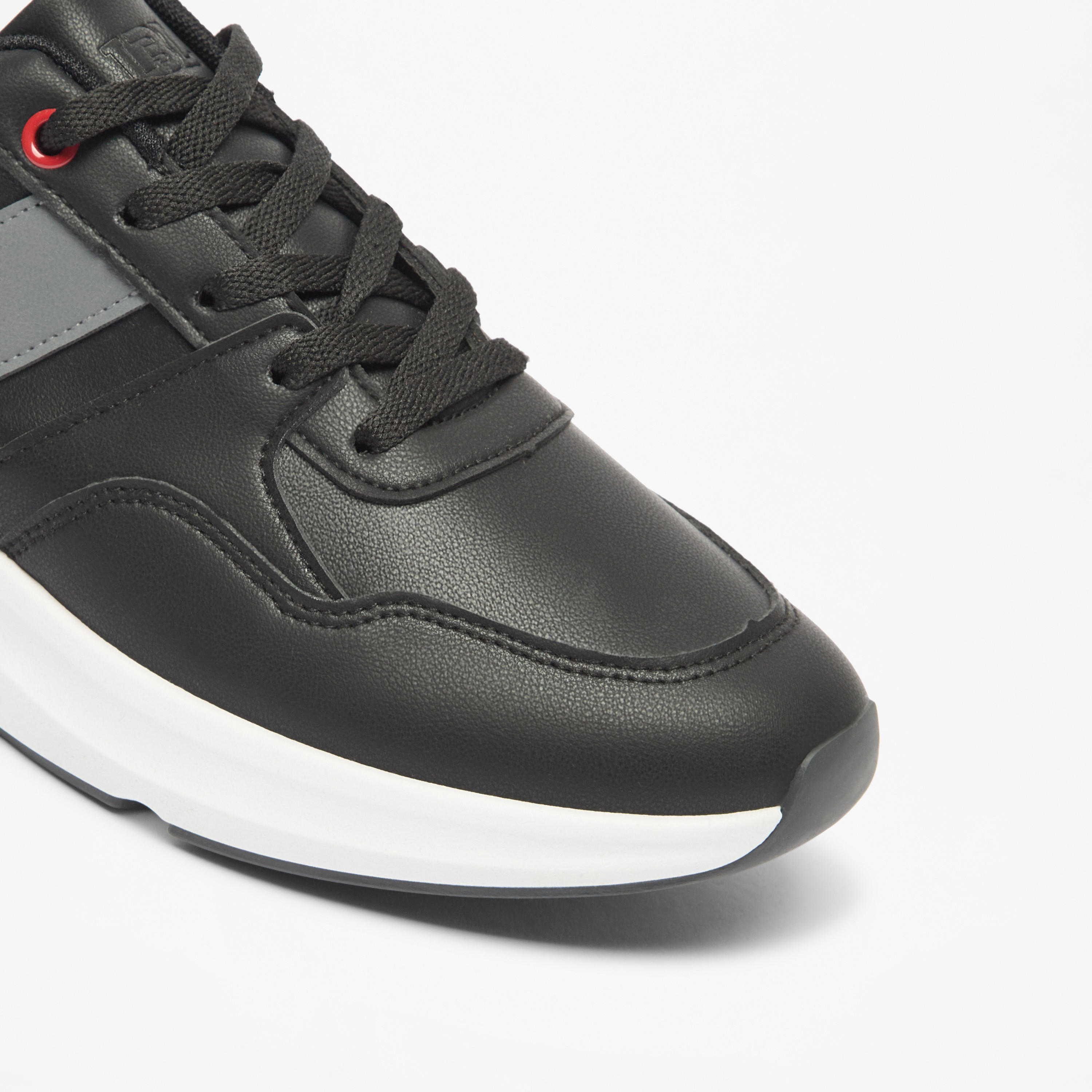 حذاء سنيكرز بقوالب ملونة ورباط إغلاق من إل بي إل من شو إكسبرس-men-shoes-sneakers-image-5