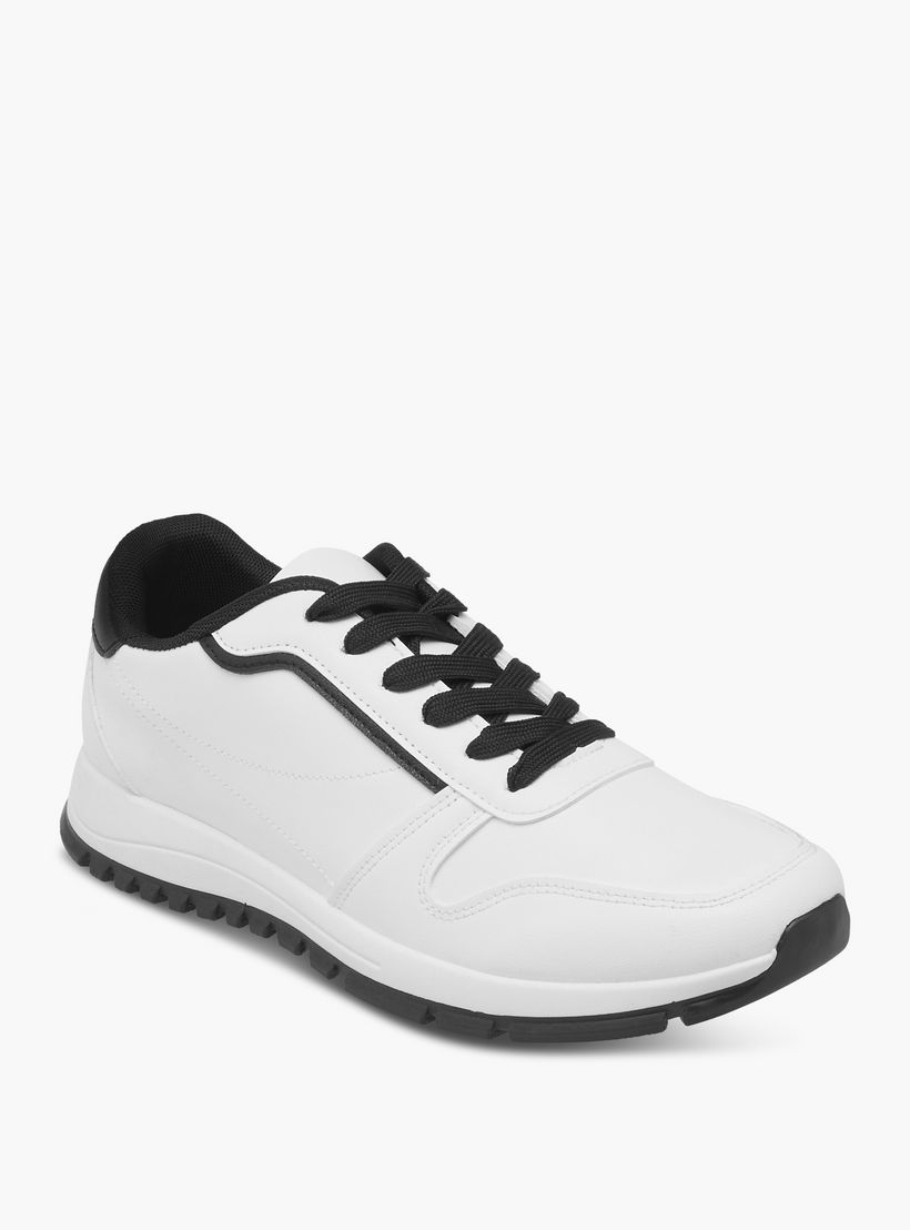 حذاء سنيكرز بِألواح ورباط إغلاق من إل بي إل من شو إكسبرس-men-shoes-sneakers-image-2