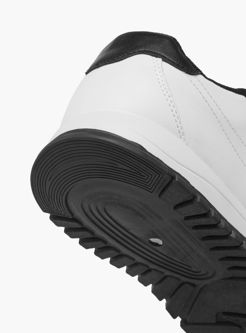 حذاء سنيكرز بِألواح ورباط إغلاق من إل بي إل من شو إكسبرس-men-shoes-sneakers-image-5