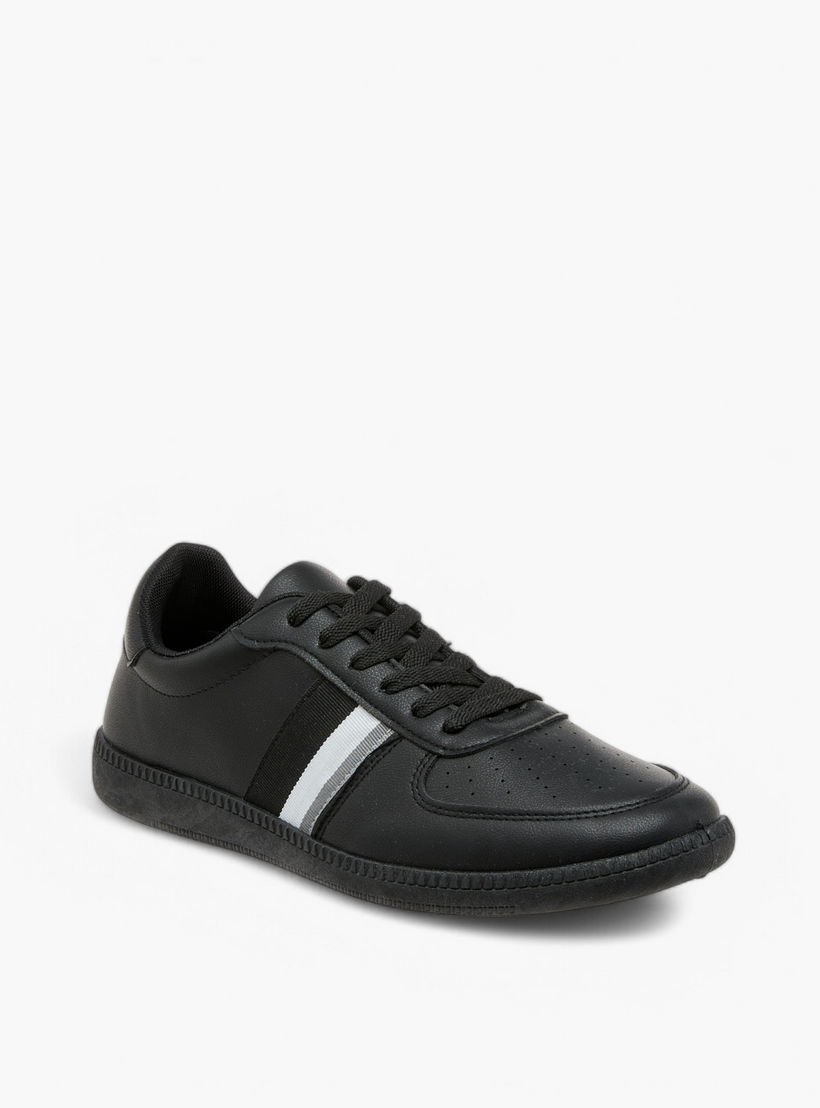 حذاء سنيكرز متعدد التصاميم برباط إغلاق من إل بي إل من شو إكسبريس-men-shoes-sneakers-image-2