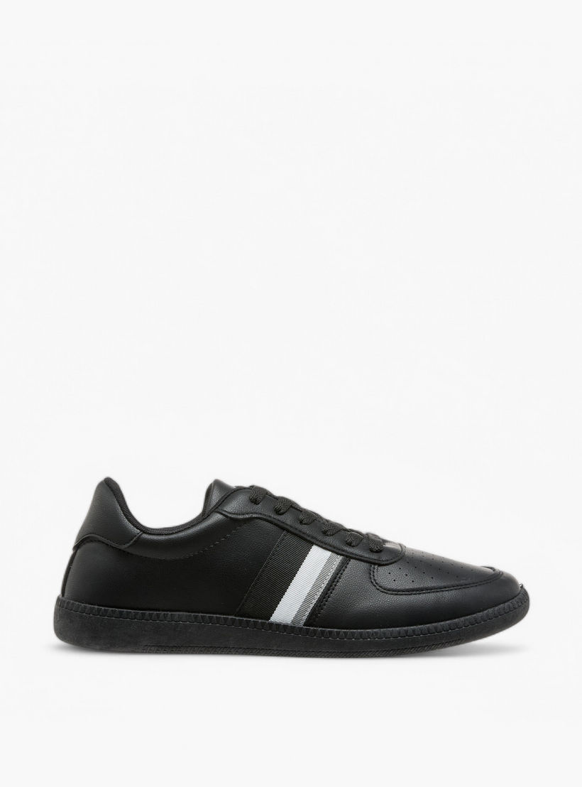 حذاء سنيكرز متعدد التصاميم برباط إغلاق من إل بي إل من شو إكسبريس-men-shoes-sneakers-image-3