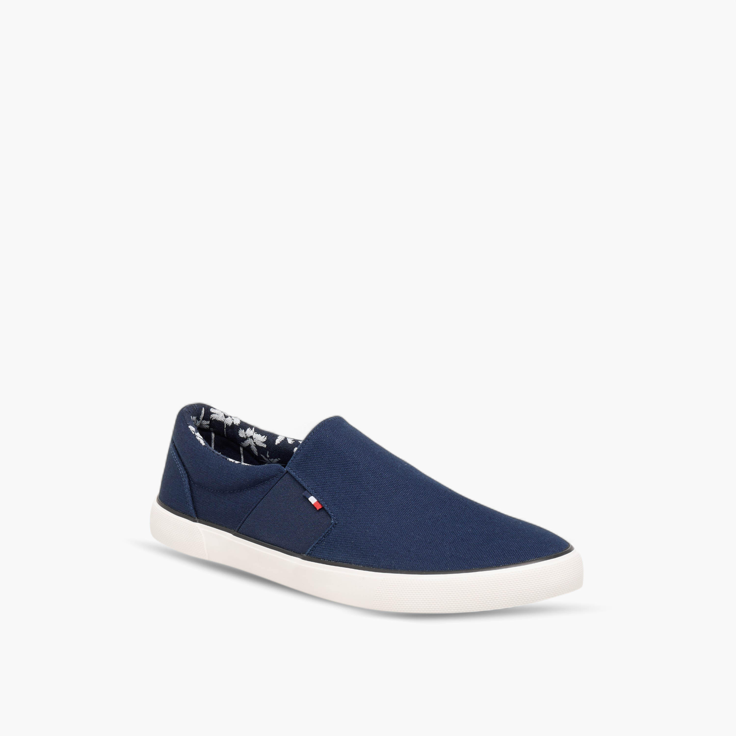 حذاء كانفاس سادة سهل الارتداء إل بي إل من شو إكسبريس-men-shoes-sneakers-image-2