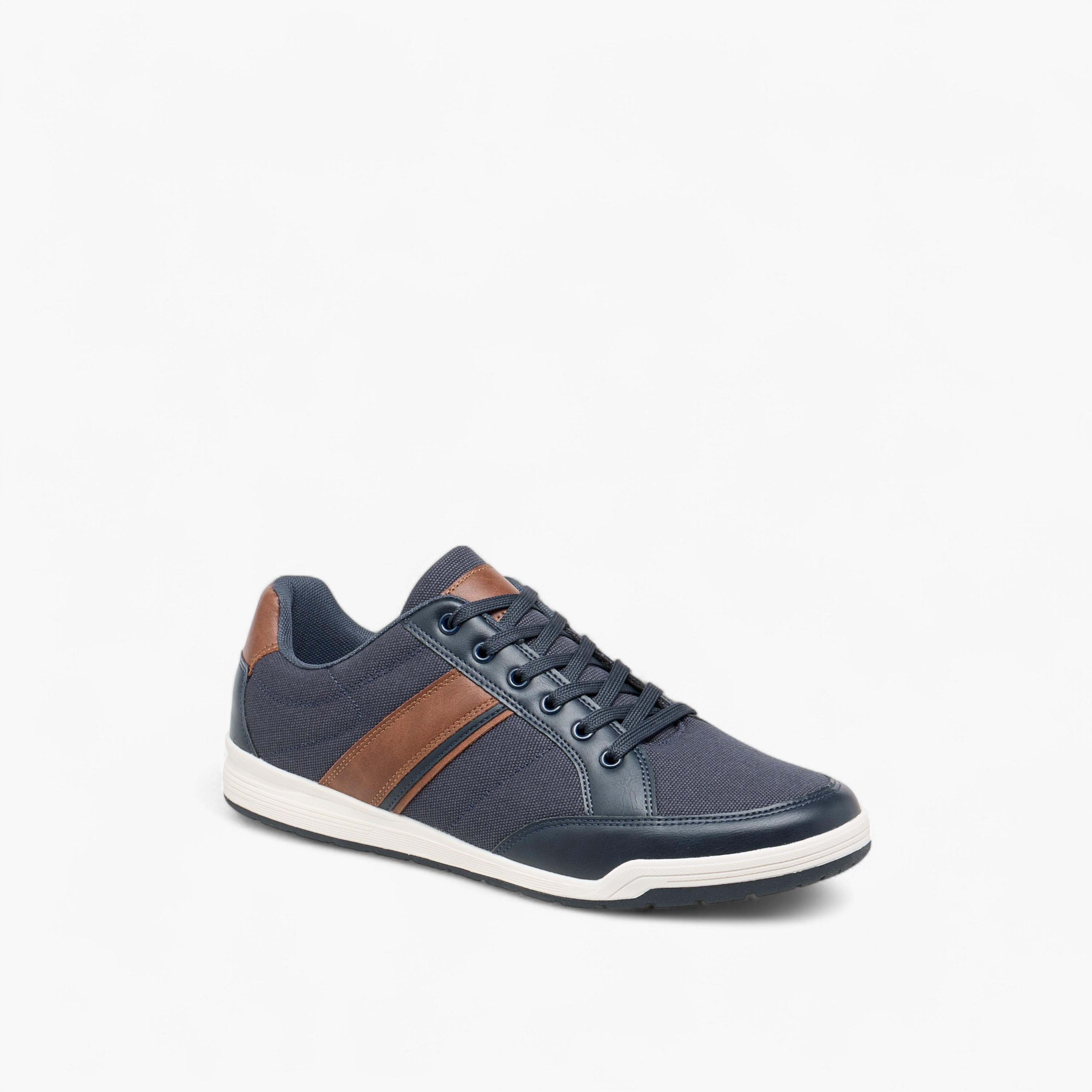 حذاء سنيكرز بِألواح ورباط إغلاق من إل بي إل من شو إكسبرس-men-shoes-sneakers-image-2