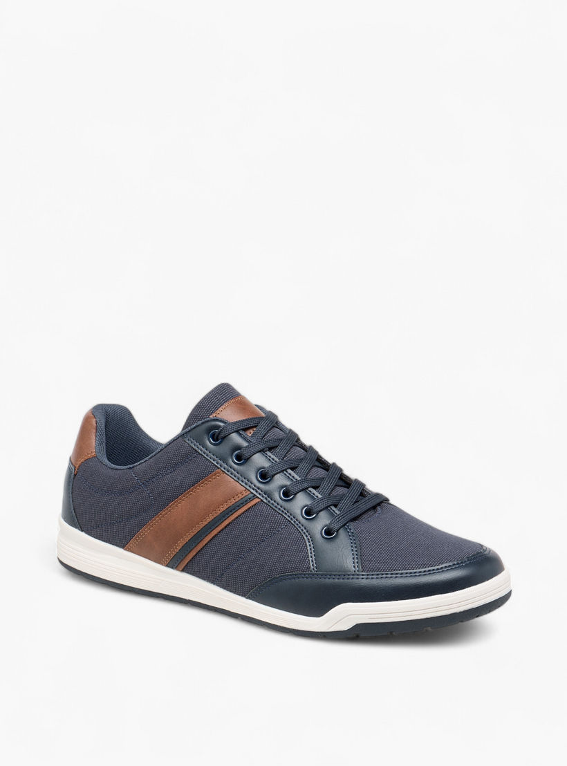 حذاء سنيكرز بِألواح ورباط إغلاق من إل بي إل من شو إكسبرس-men-shoes-sneakers-image-2