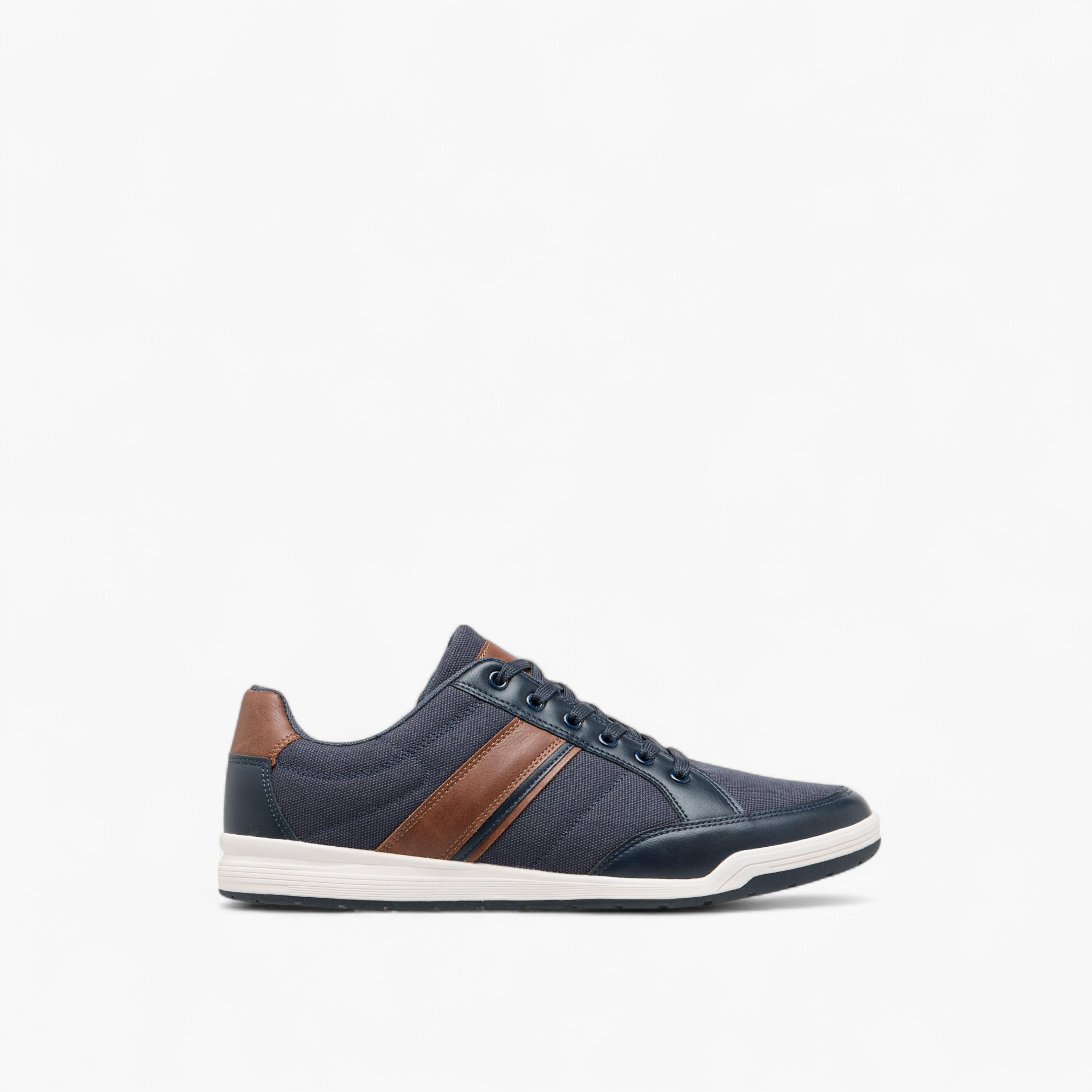 حذاء سنيكرز بِألواح ورباط إغلاق من إل بي إل من شو إكسبرس-men-shoes-sneakers-image-3