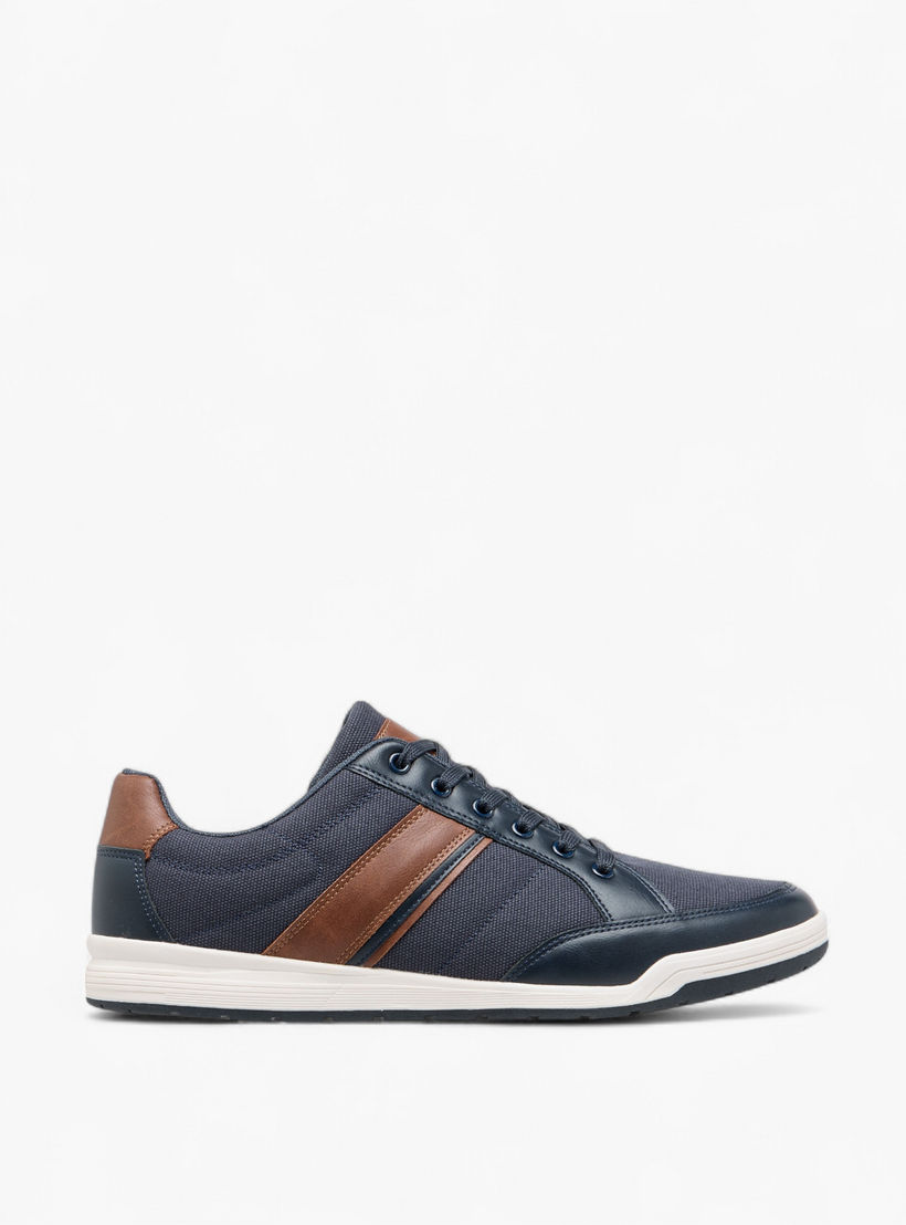 حذاء سنيكرز بِألواح ورباط إغلاق من إل بي إل من شو إكسبرس-men-shoes-sneakers-image-3