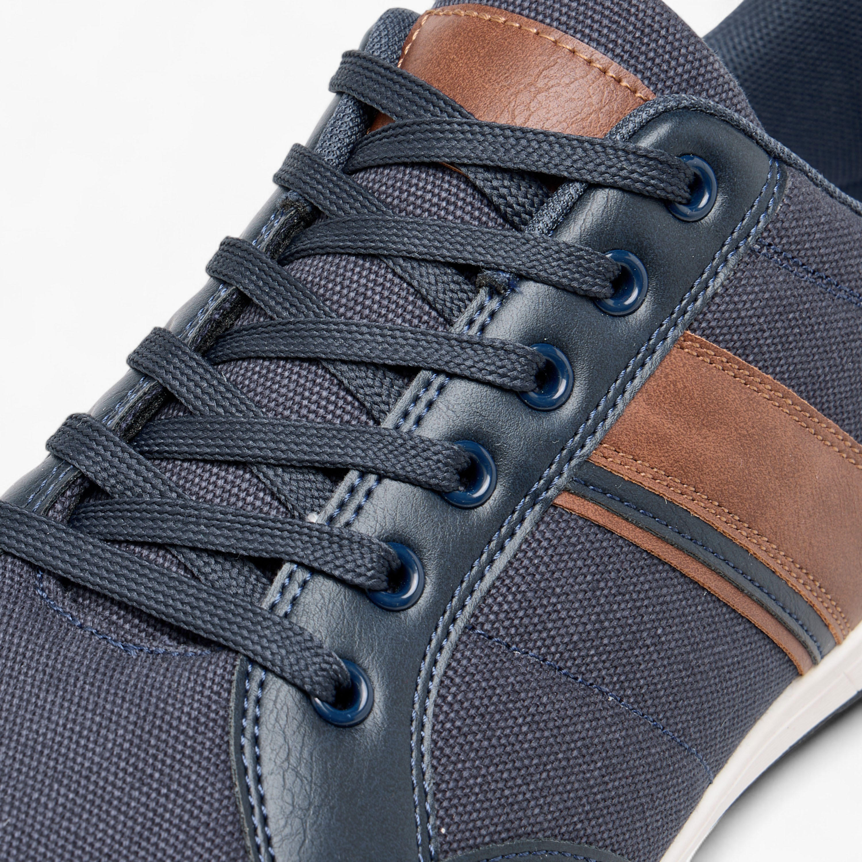 حذاء سنيكرز بِألواح ورباط إغلاق من إل بي إل من شو إكسبرس-men-shoes-sneakers-image-4