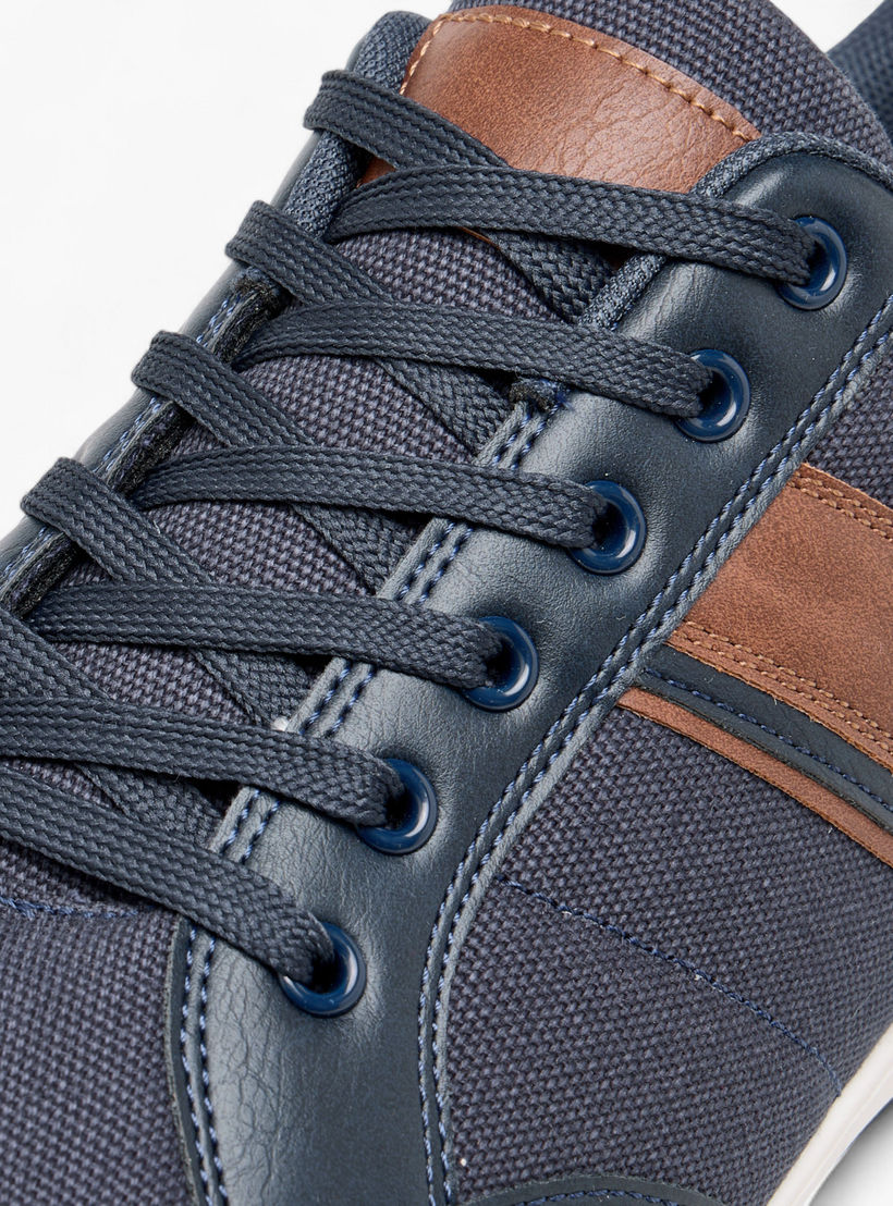 حذاء سنيكرز بِألواح ورباط إغلاق من إل بي إل من شو إكسبرس-men-shoes-sneakers-image-4