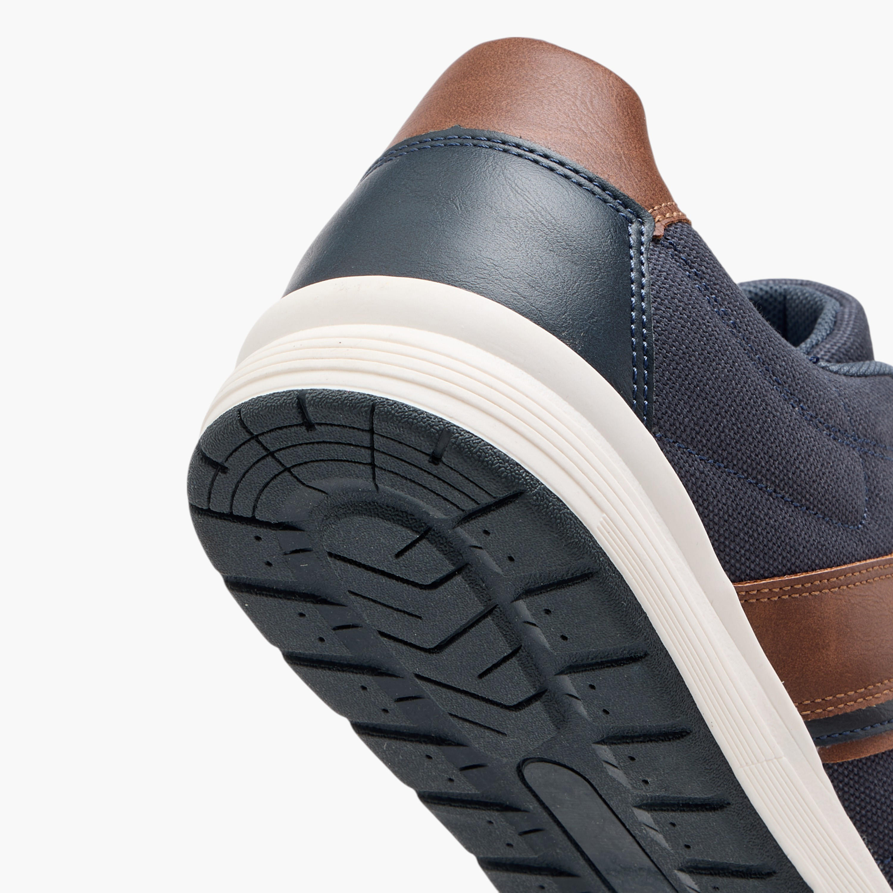 حذاء سنيكرز بِألواح ورباط إغلاق من إل بي إل من شو إكسبرس-men-shoes-sneakers-image-5