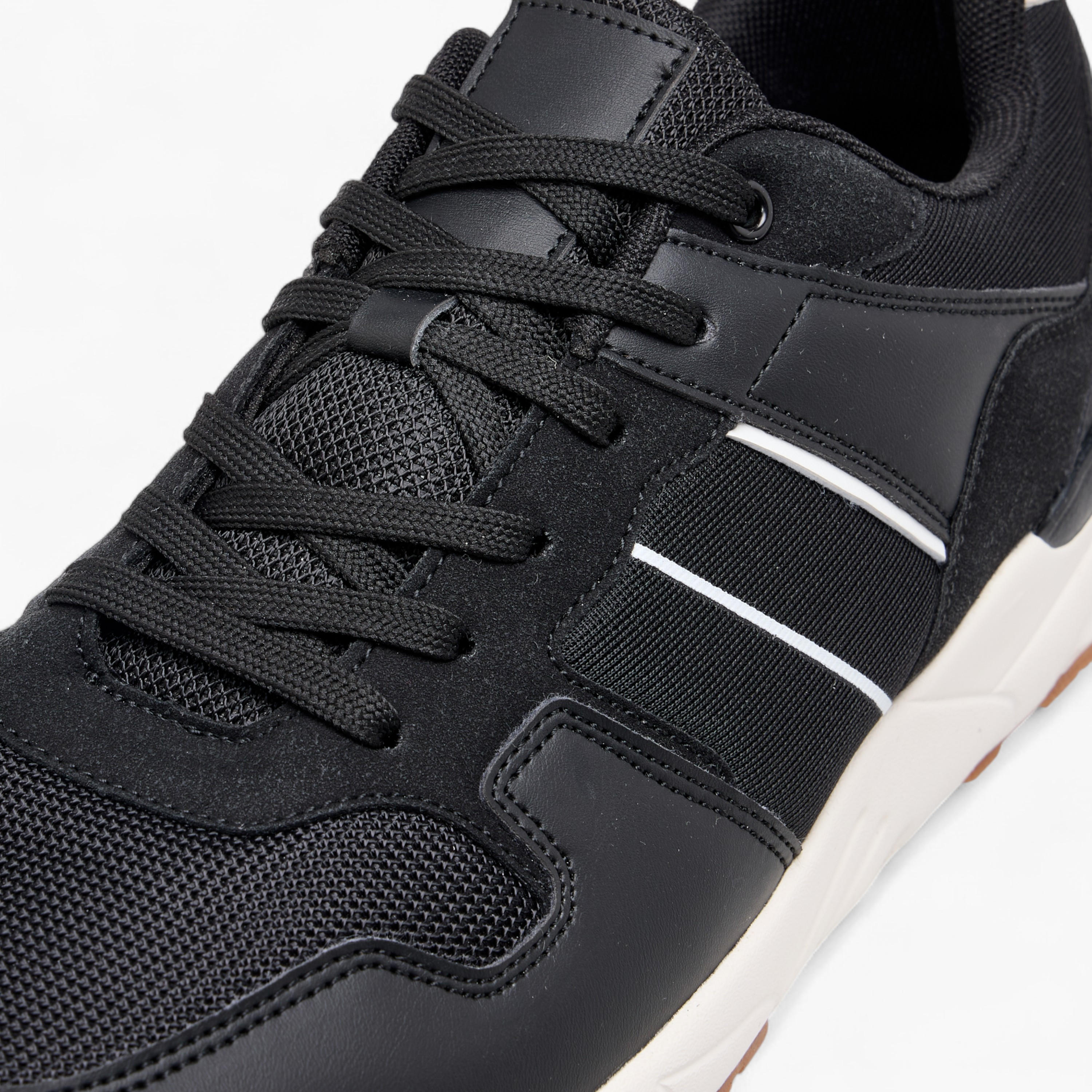 حذاء سنيكرز بِألواح ورباط إغلاق من إل بي إل من شو إكسبرس-men-shoes-sneakers-image-4
