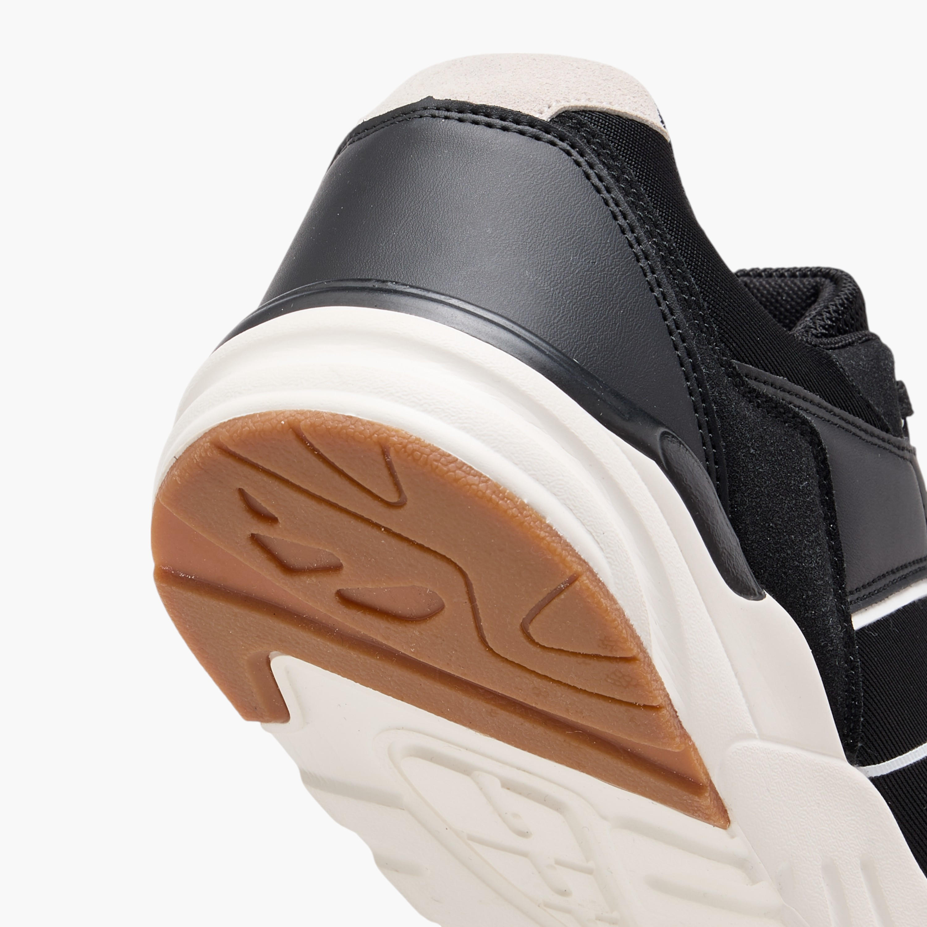 حذاء سنيكرز بِألواح ورباط إغلاق من إل بي إل من شو إكسبرس-men-shoes-sneakers-image-5