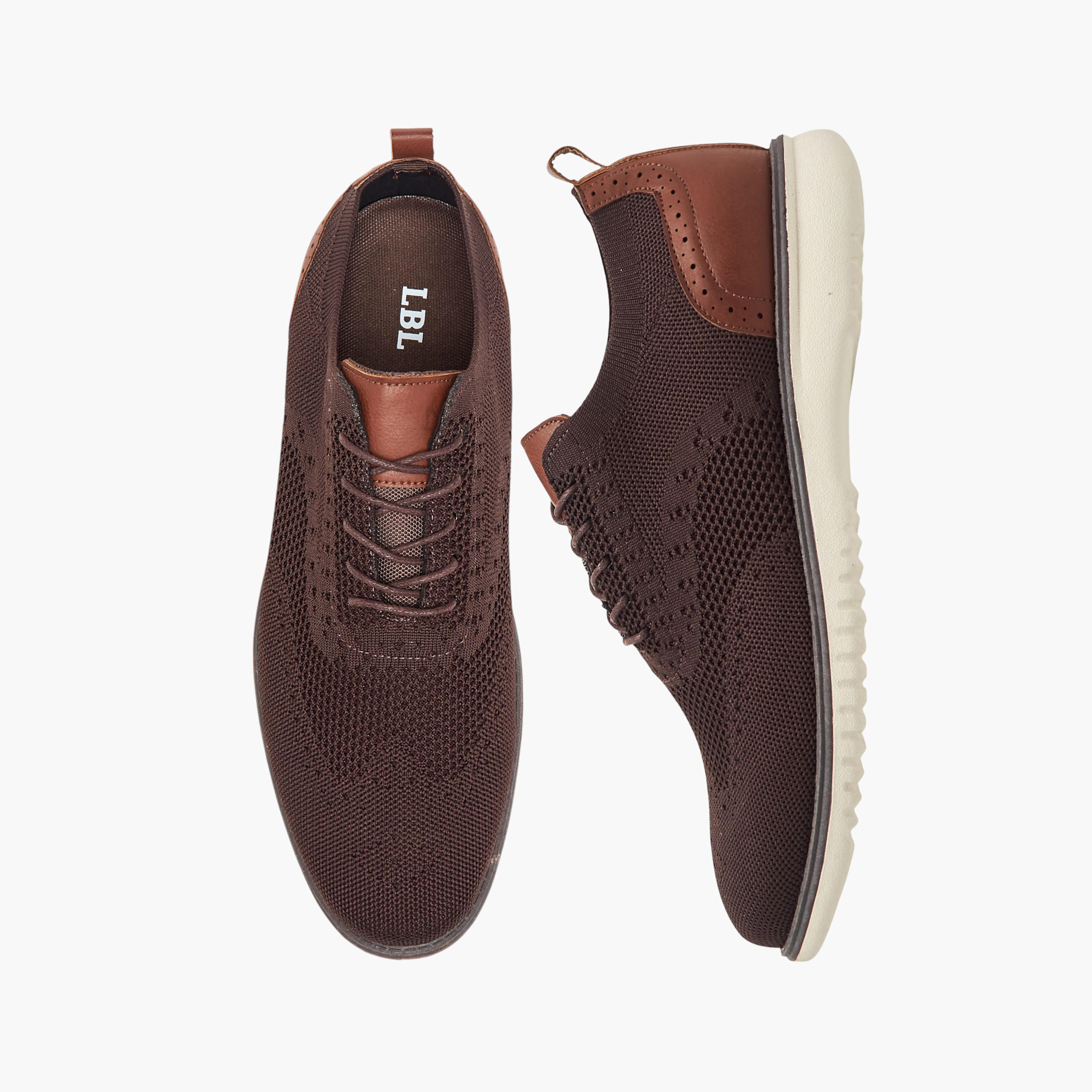 حذاء سنيكرز بتفاصيل شبك وبرباط إغلاق إل بي إل من شو إكسبريس-men-shoes-sneakers-image-1