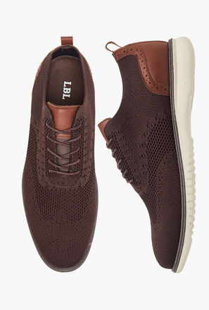 حذاء سنيكرز بتفاصيل شبك وبرباط إغلاق إل بي إل من شو إكسبريس-men-shoes-sneakers-image-1