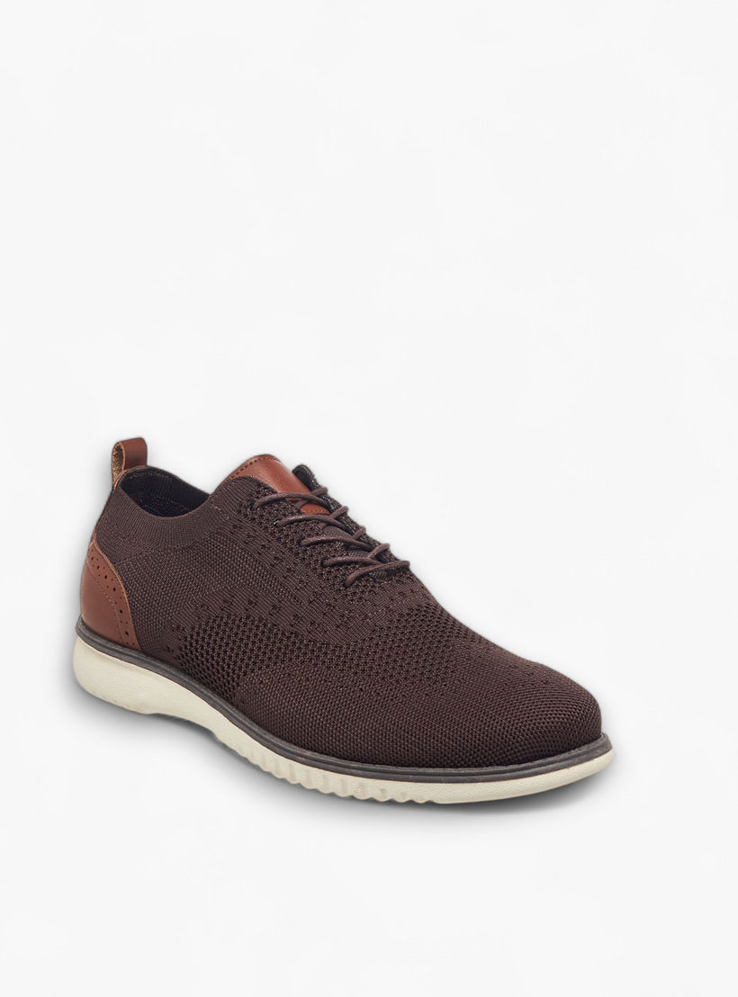 حذاء سنيكرز بتفاصيل شبك وبرباط إغلاق إل بي إل من شو إكسبريس-men-shoes-sneakers-image-2