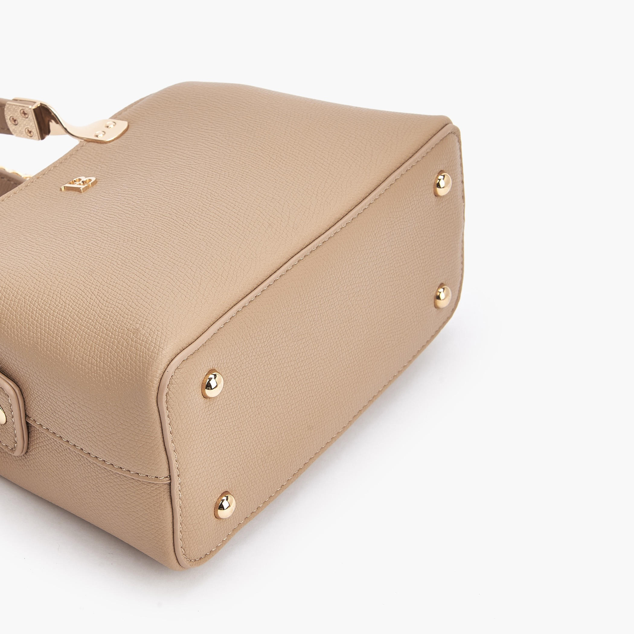 شنطة كروس بودي بشعار منقوش وحزام سلسلة من فلورا بيلا-women-bagsandwallets-handbags-image-7