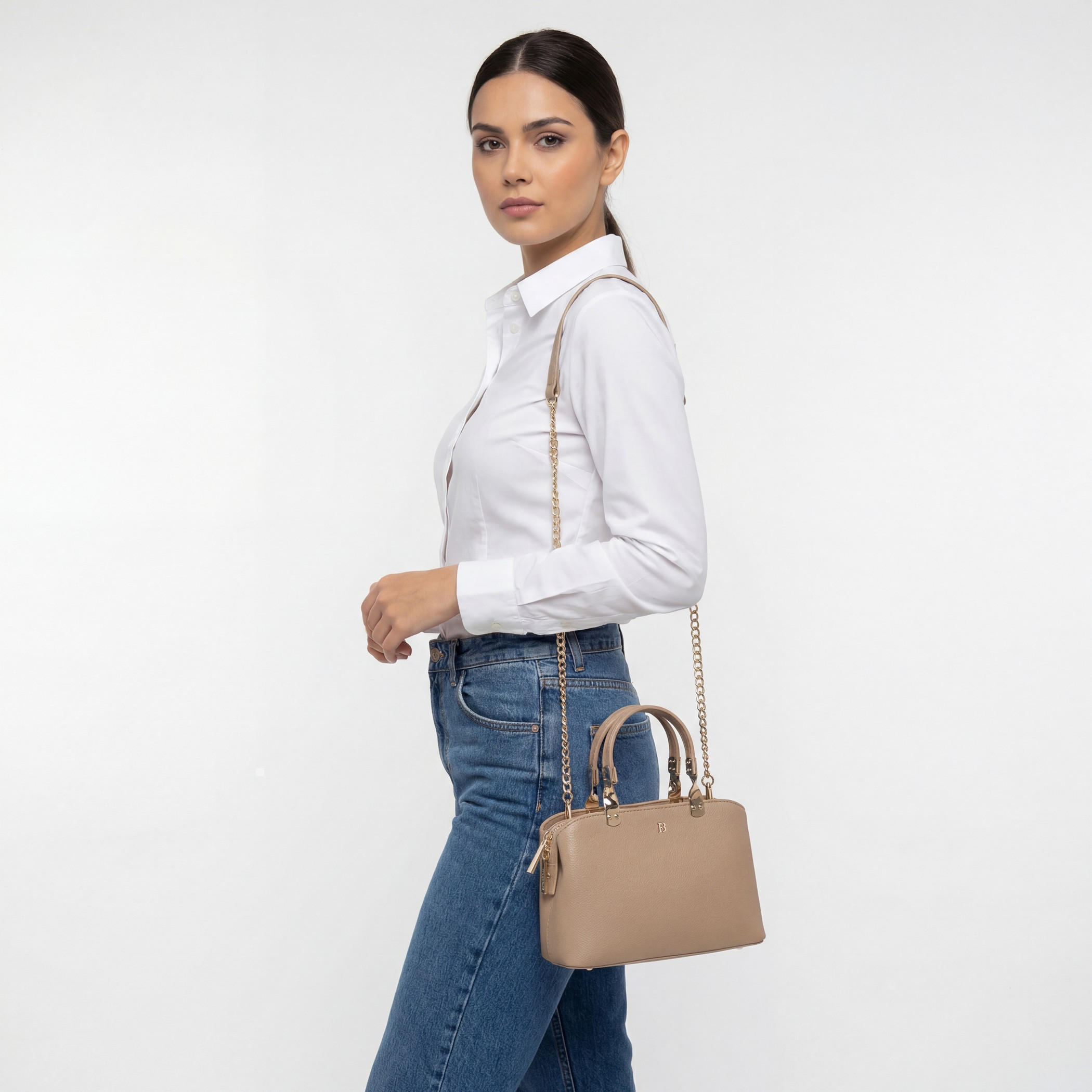 شنطة كروس بودي بشعار منقوش وحزام سلسلة من فلورا بيلا-women-bagsandwallets-handbags-image-2