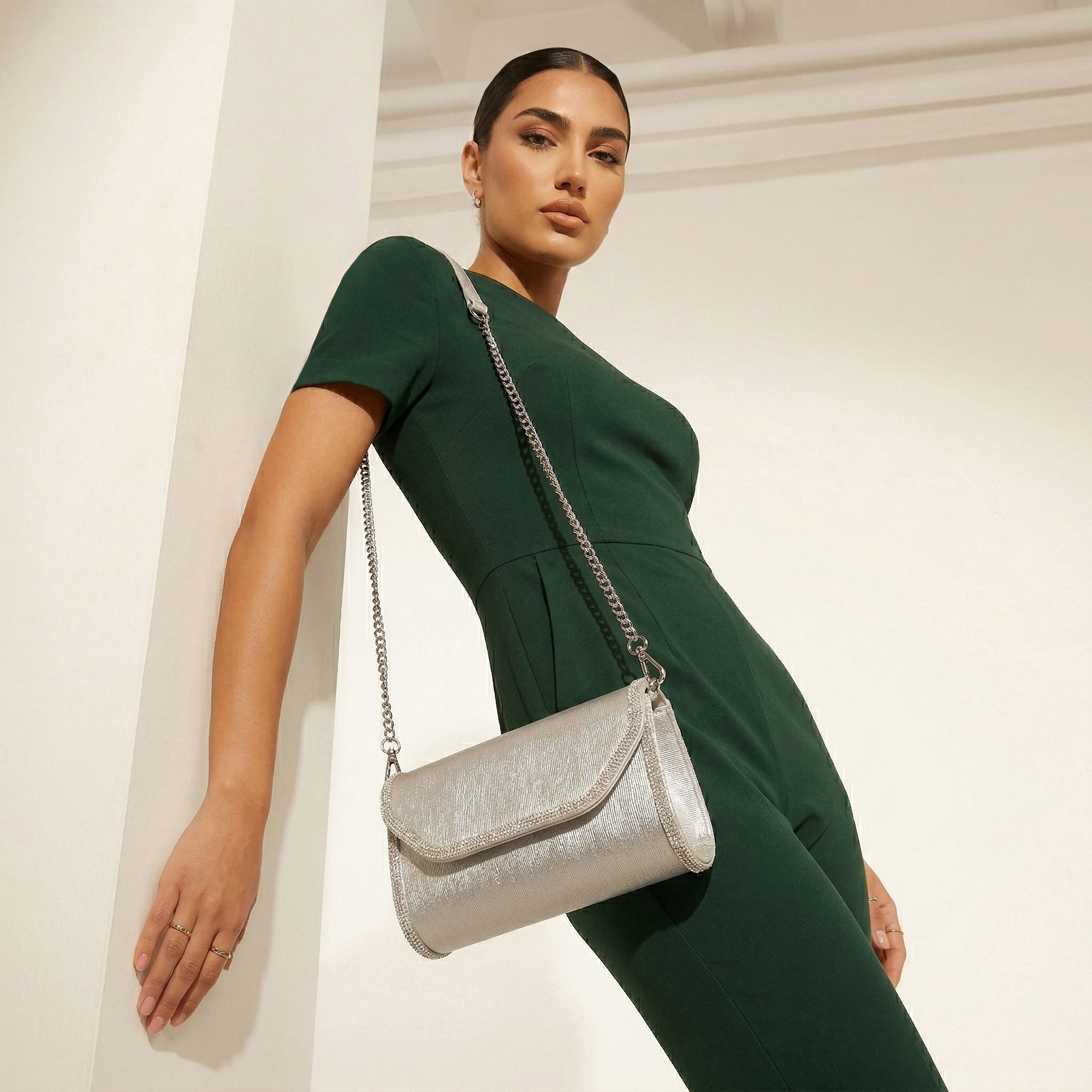 شنطة كروس بودي مزينة بحزام سلسلة من فلورا بيلا-women-bagsandwallets-handbags-image-2