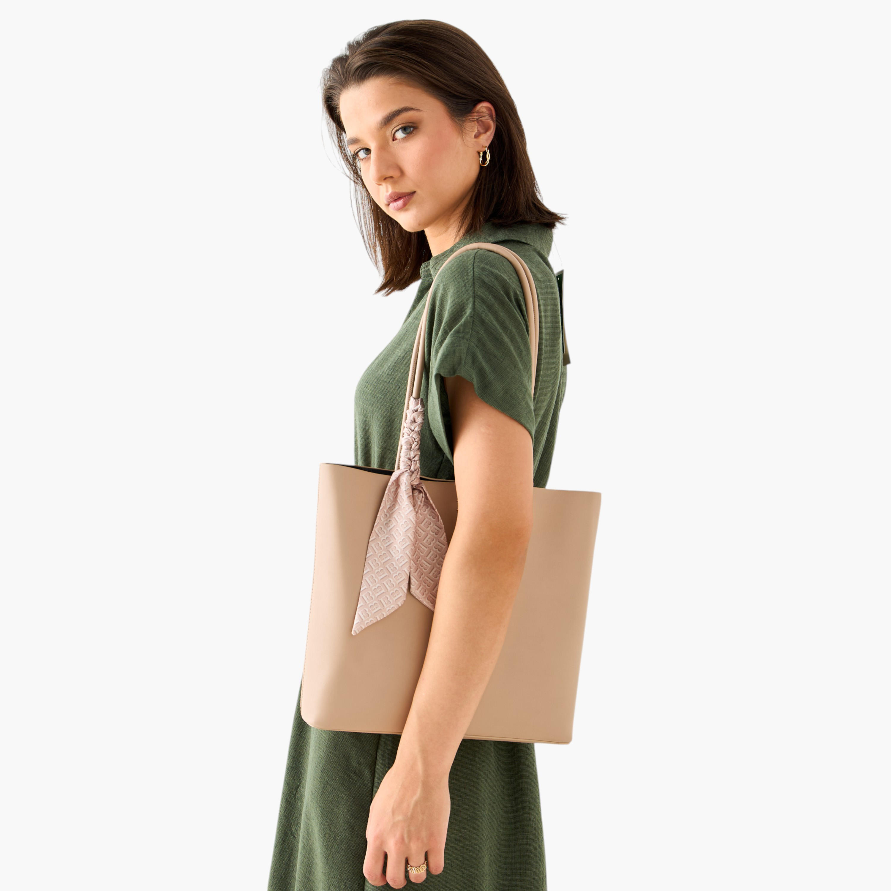 شنطة توتي سادة مزينة بوشاح مونوجرام مع شنطة صغيرة من من فلورا بيلا-women-bagsandwallets-handbags-image-3