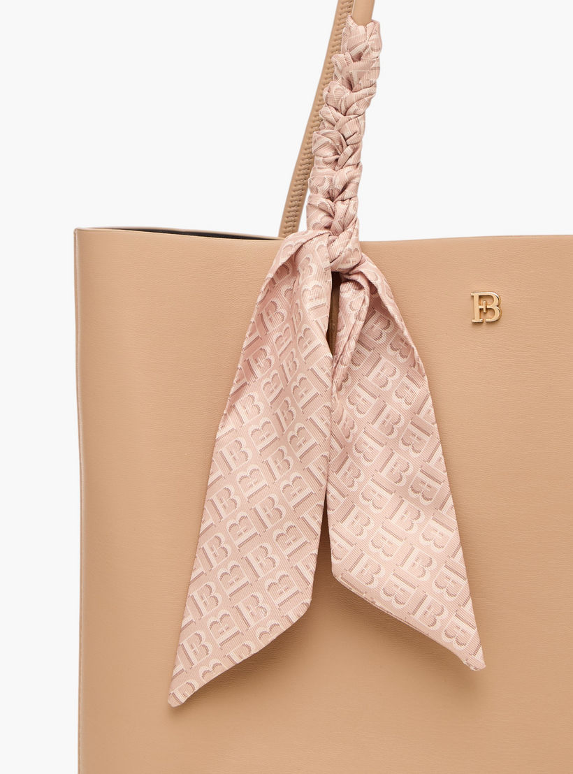 شنطة توتي سادة مزينة بوشاح مونوجرام مع شنطة صغيرة من من فلورا بيلا-women-bagsandwallets-handbags-image-7