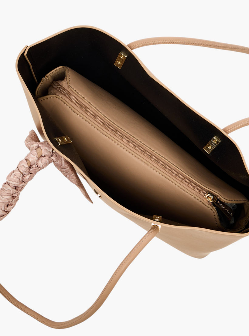 شنطة توتي سادة مزينة بوشاح مونوجرام مع شنطة صغيرة من من فلورا بيلا-women-bagsandwallets-handbags-image-10