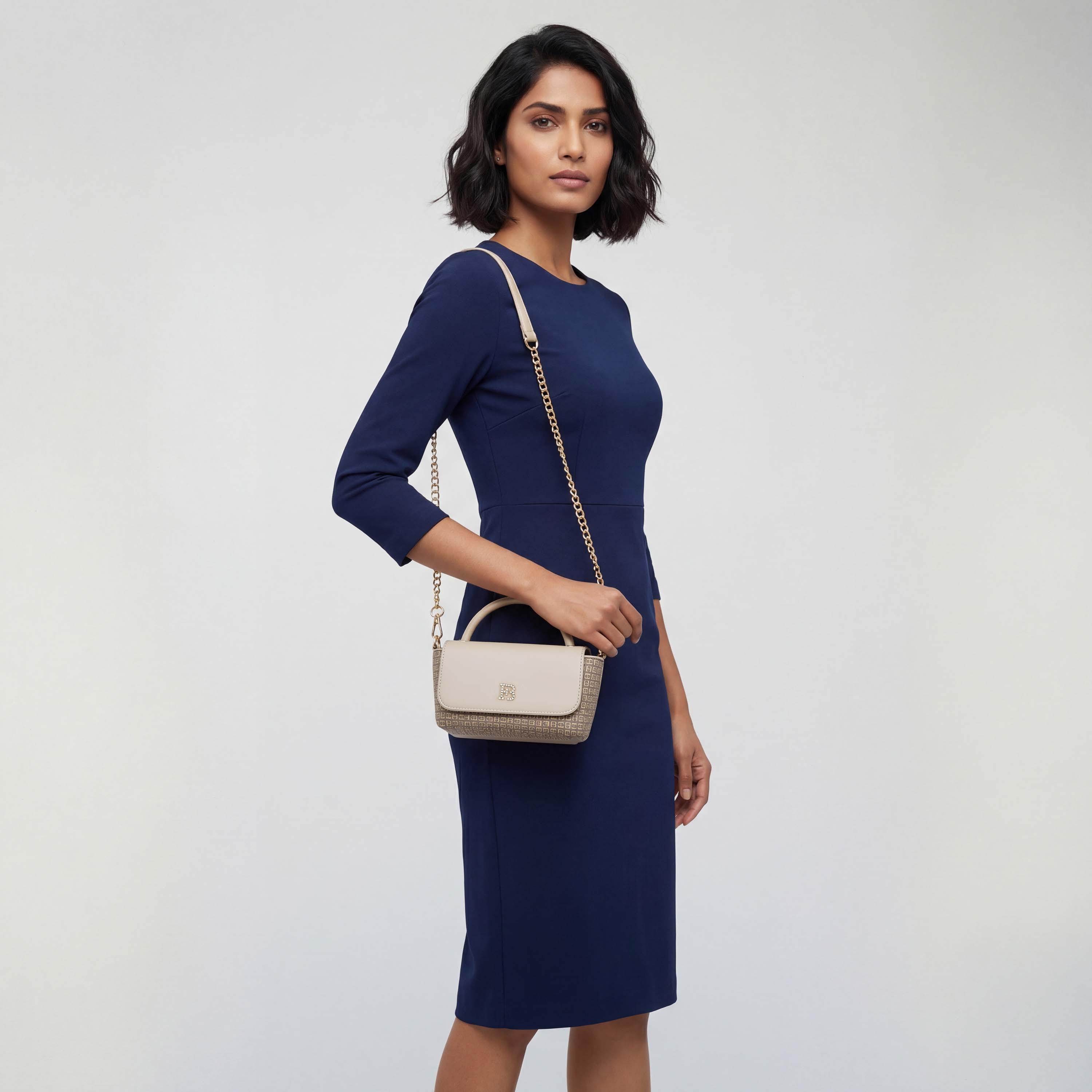 شنطة كروس بودي بطبعات مونوجرام وحزام سلسلة من فلورا بيلا-women-bagsandwallets-handbags-image-2