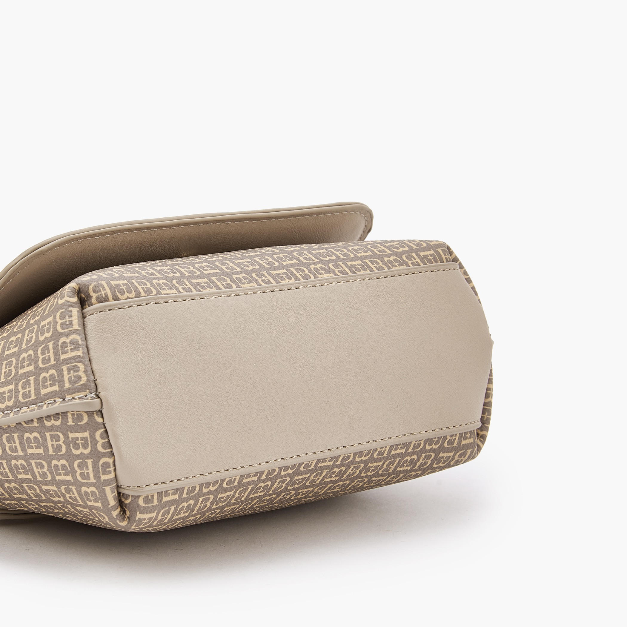 شنطة كروس بودي بطبعات مونوجرام وحزام سلسلة من فلورا بيلا-women-bagsandwallets-handbags-image-7