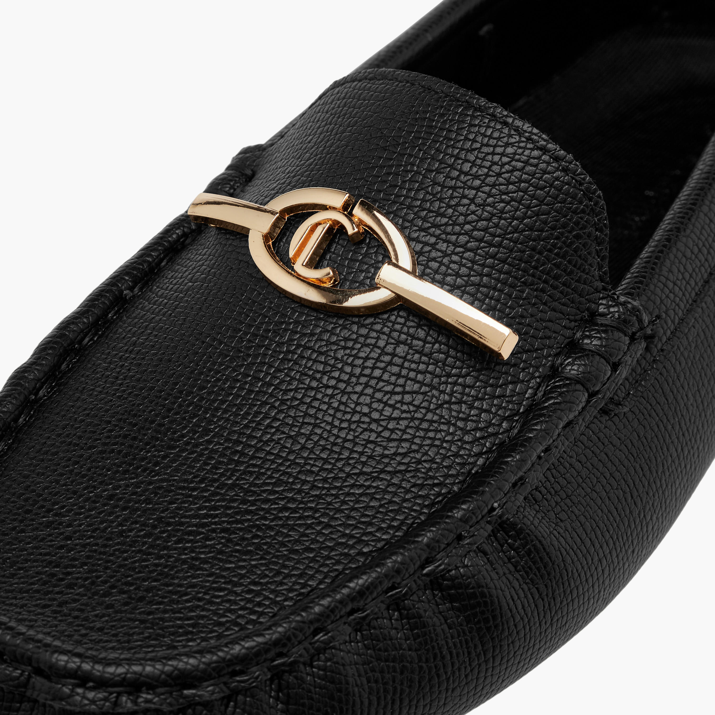 حذاء سهل الارتداء مريح بارز الملمس بزينة معدنية من لو كونفرت-women-shoes-loafersandmoccasins-image-4
