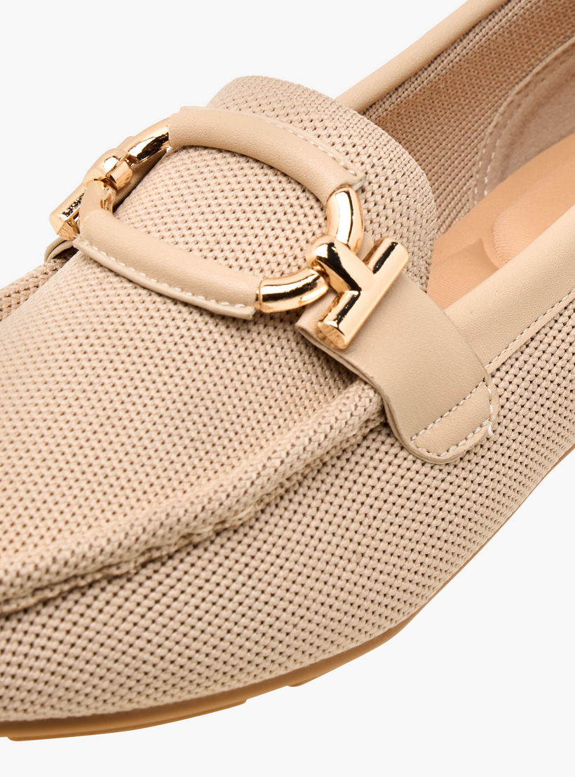 حذاء سهل الارتداء مريح بارز الملمس بتفاصيل معدنية من لو كونفورت-women-shoes-flats-loafers-image-4