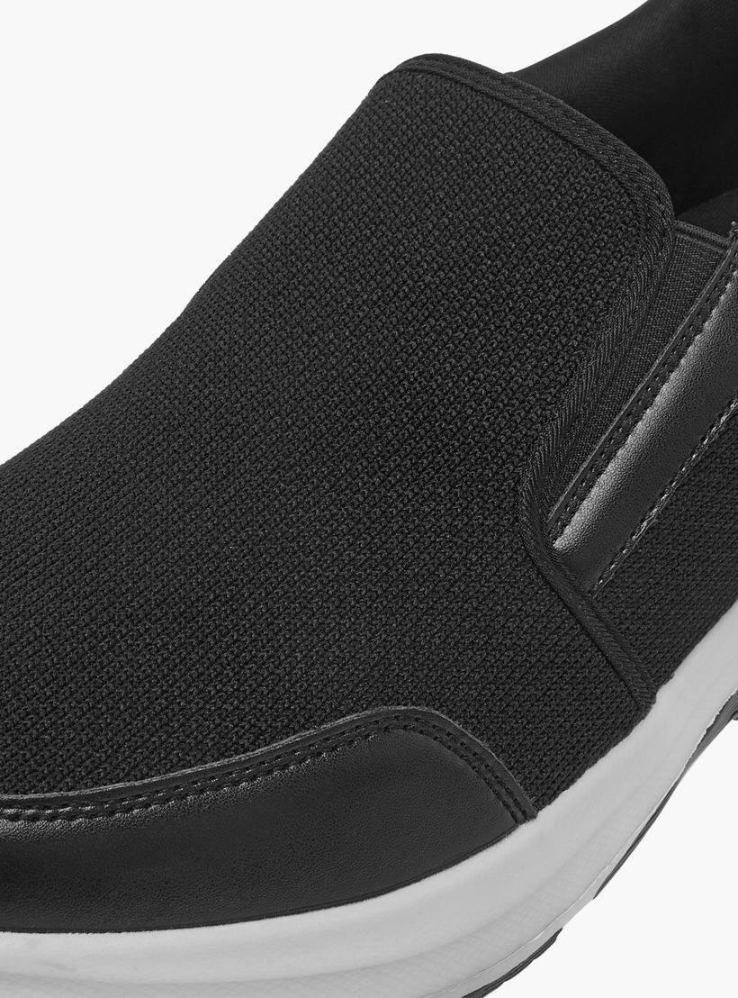 حذاء سنيكرز سهل الارتداء بألسنة سحب من إل بي إل من شو إكسبرس-men-shoes-sneakers-image-4