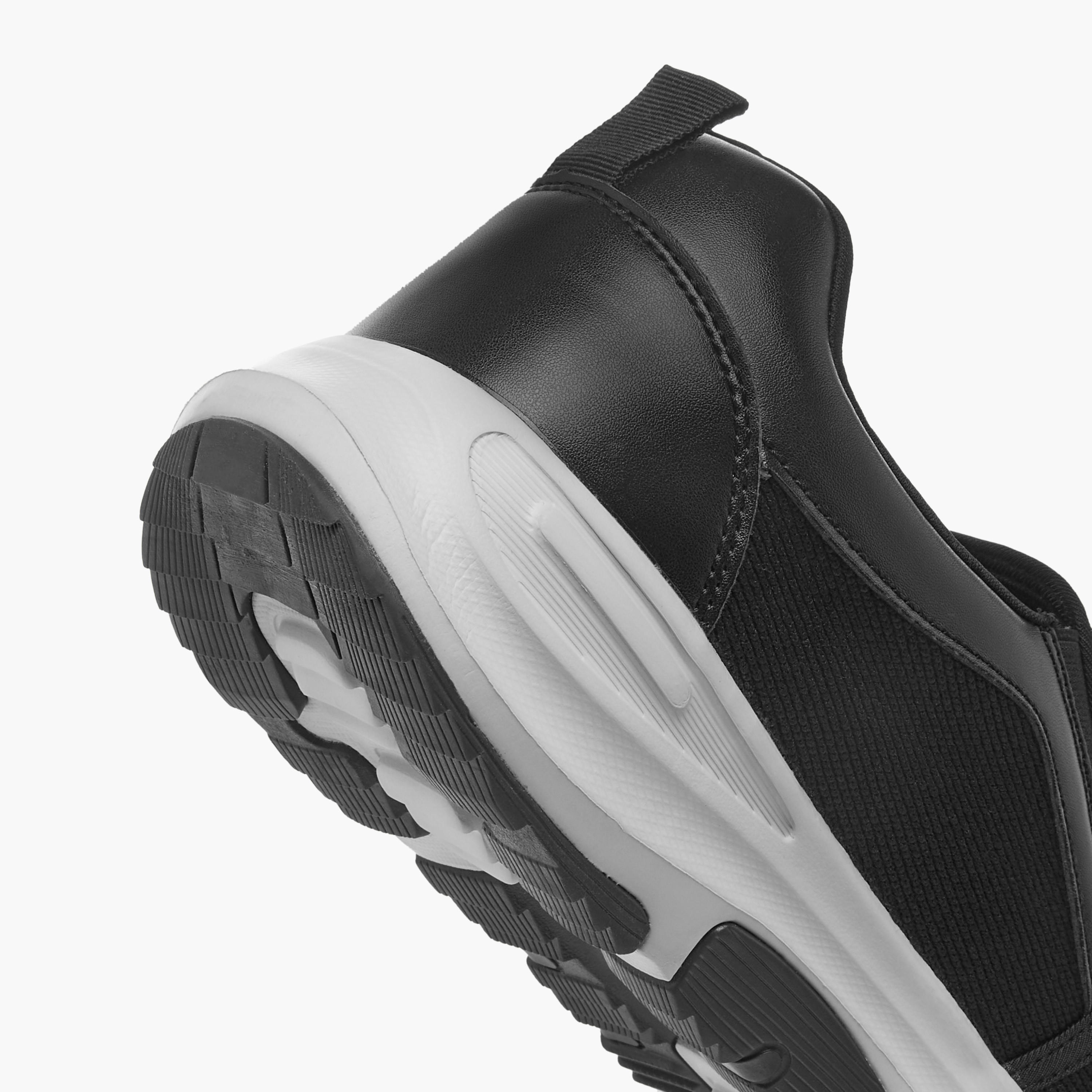 حذاء سنيكرز سهل الارتداء بألسنة سحب من إل بي إل من شو إكسبرس-men-shoes-sneakers-image-5