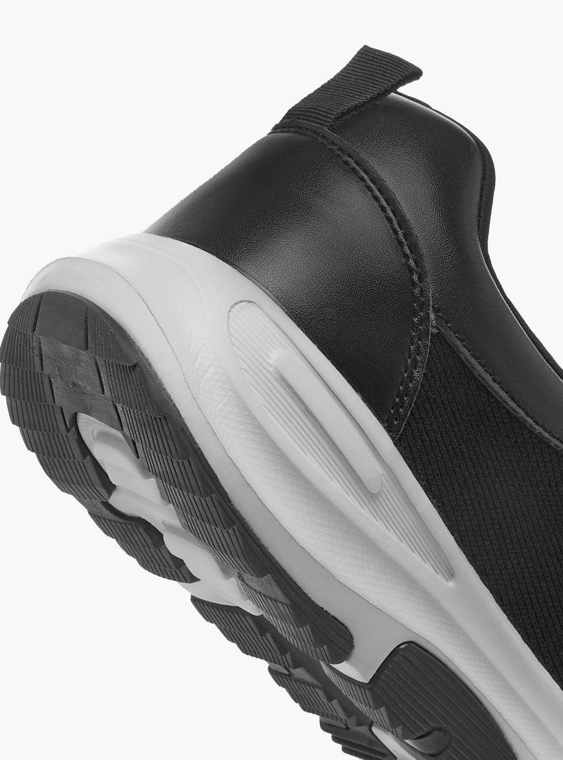 حذاء سنيكرز سهل الارتداء بألسنة سحب من إل بي إل من شو إكسبرس-men-shoes-sneakers-image-5