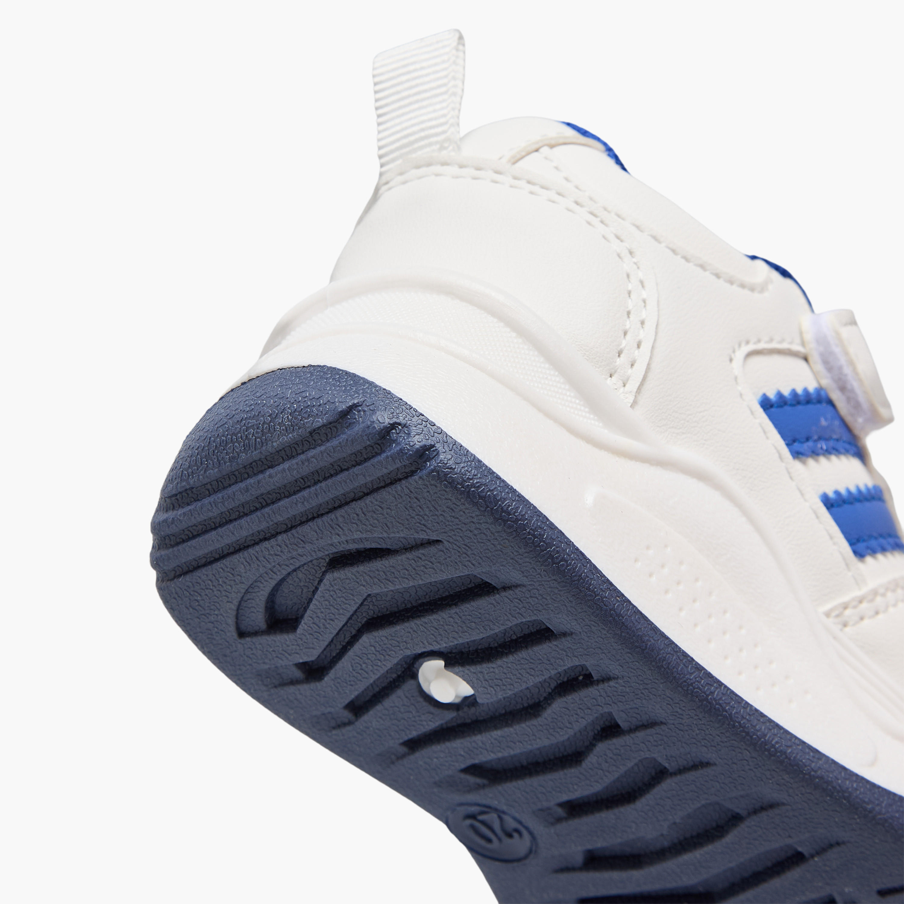 حذاء سنيكرز طول الكاحل بشريط إغلاق لاصق للأولاد من إل بي إل من شو إكسبرس-boys-shoes-sneakers-image-8