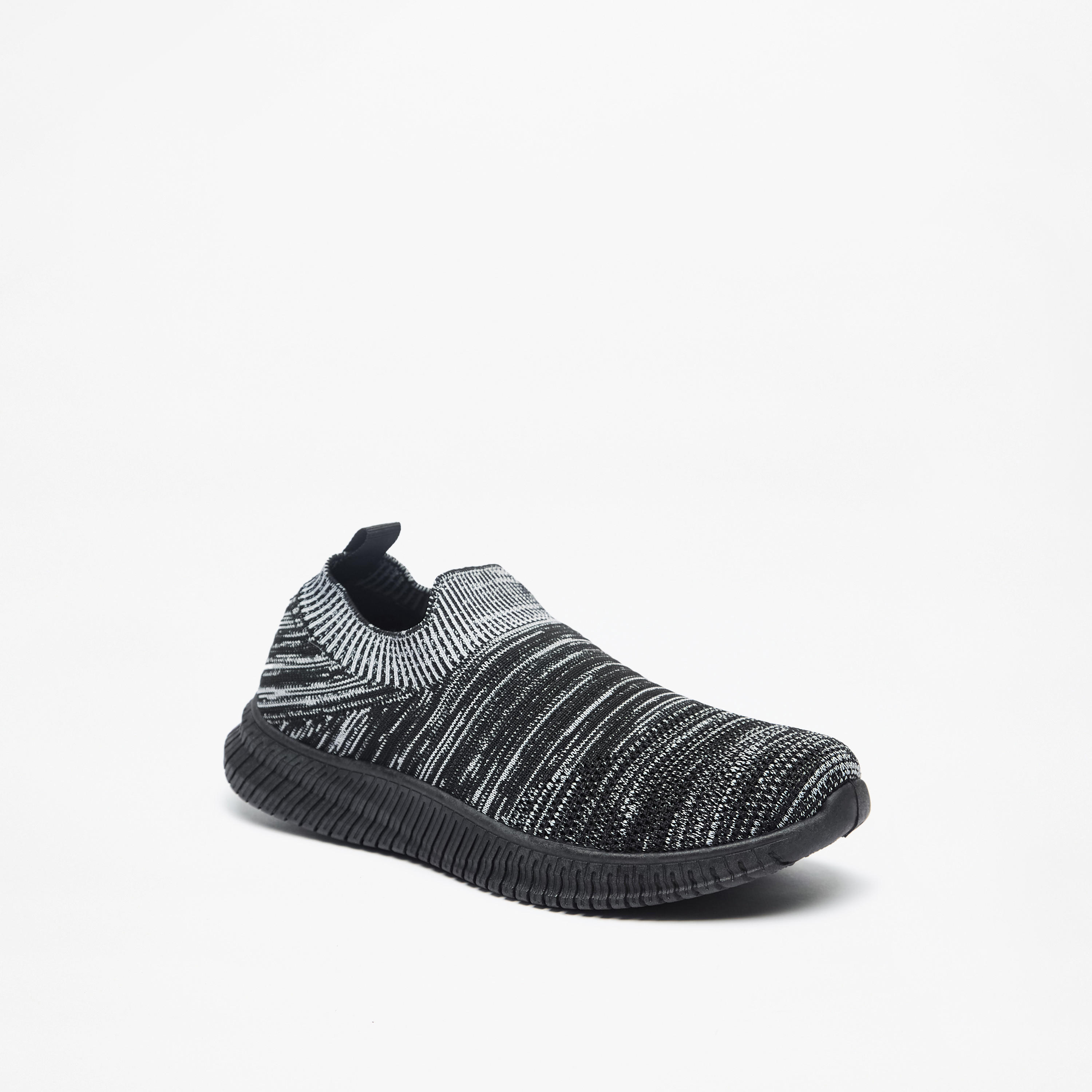 حذاء رياضي شبكي سهل الارتداء من أوكلان من شو إكسبريس-women-shoes-sneakers-image-1