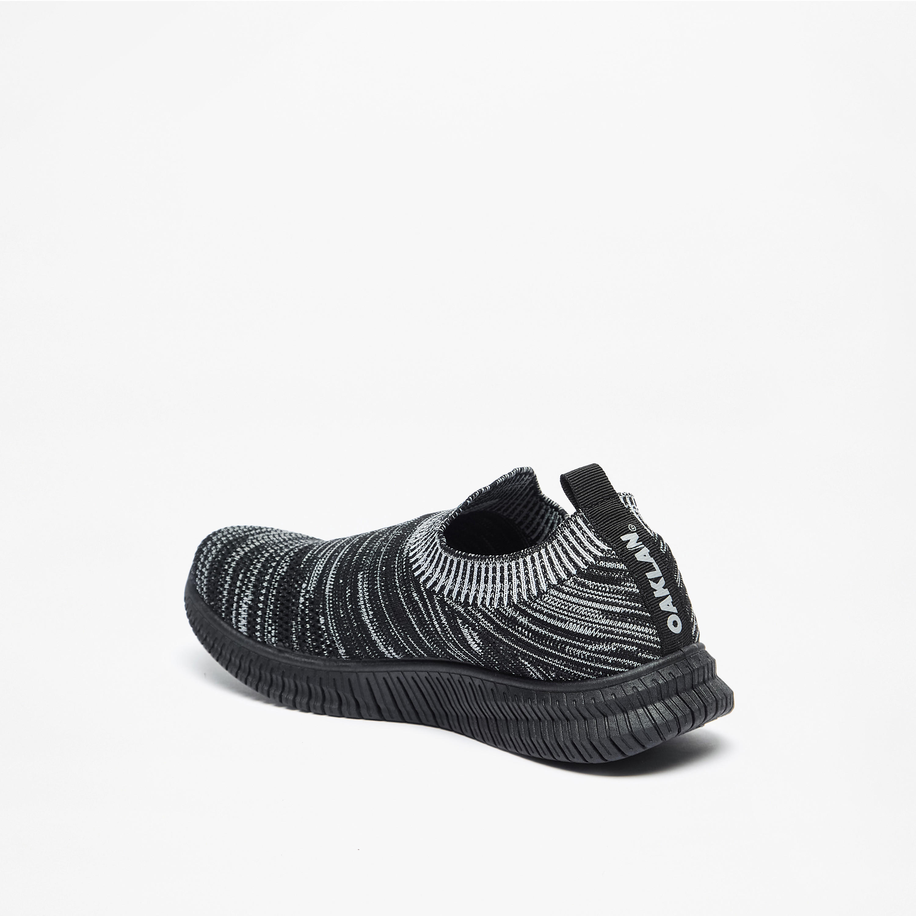 حذاء رياضي شبكي سهل الارتداء من أوكلان من شو إكسبريس-women-shoes-sneakers-image-2