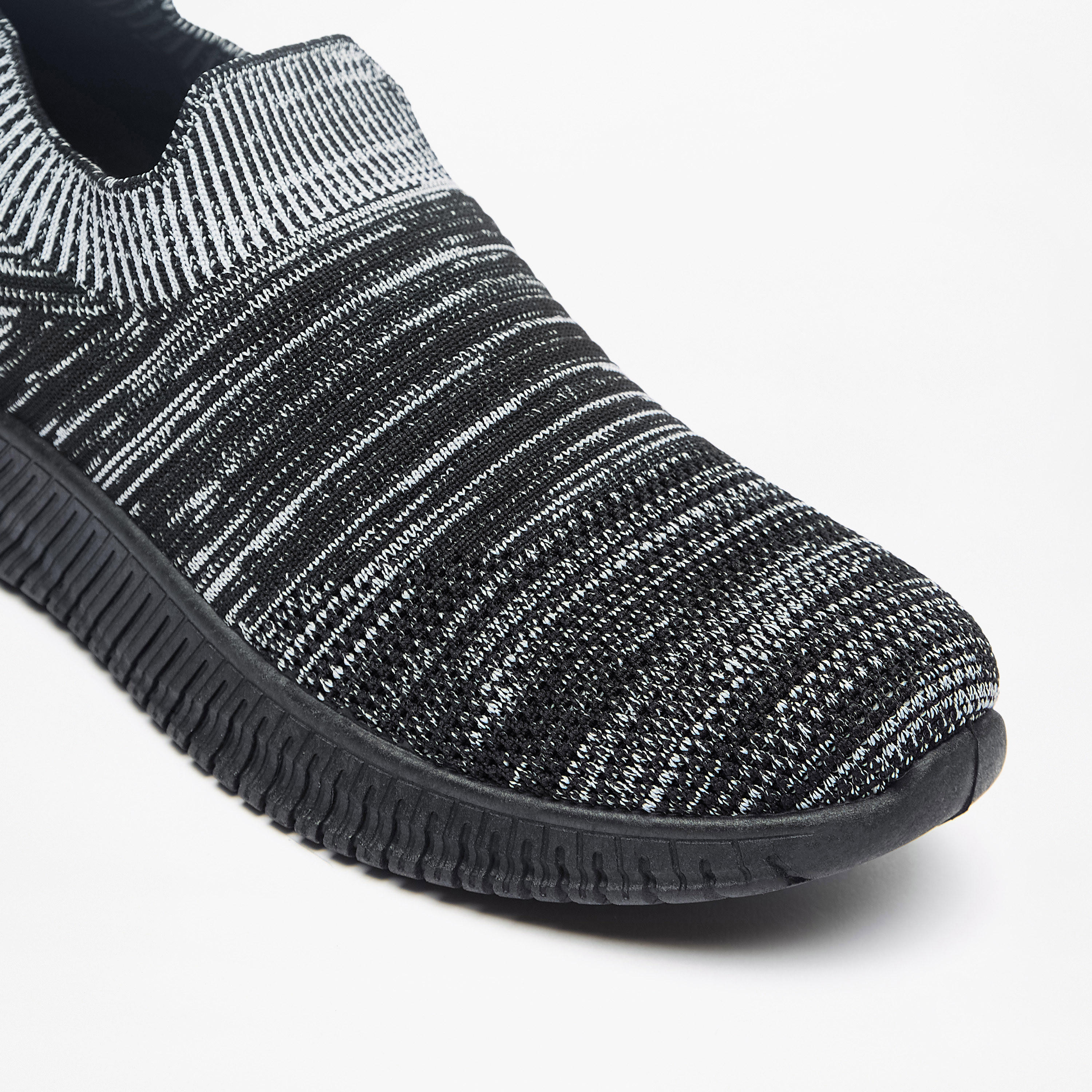 حذاء رياضي شبكي سهل الارتداء من أوكلان من شو إكسبريس-women-shoes-sneakers-image-5