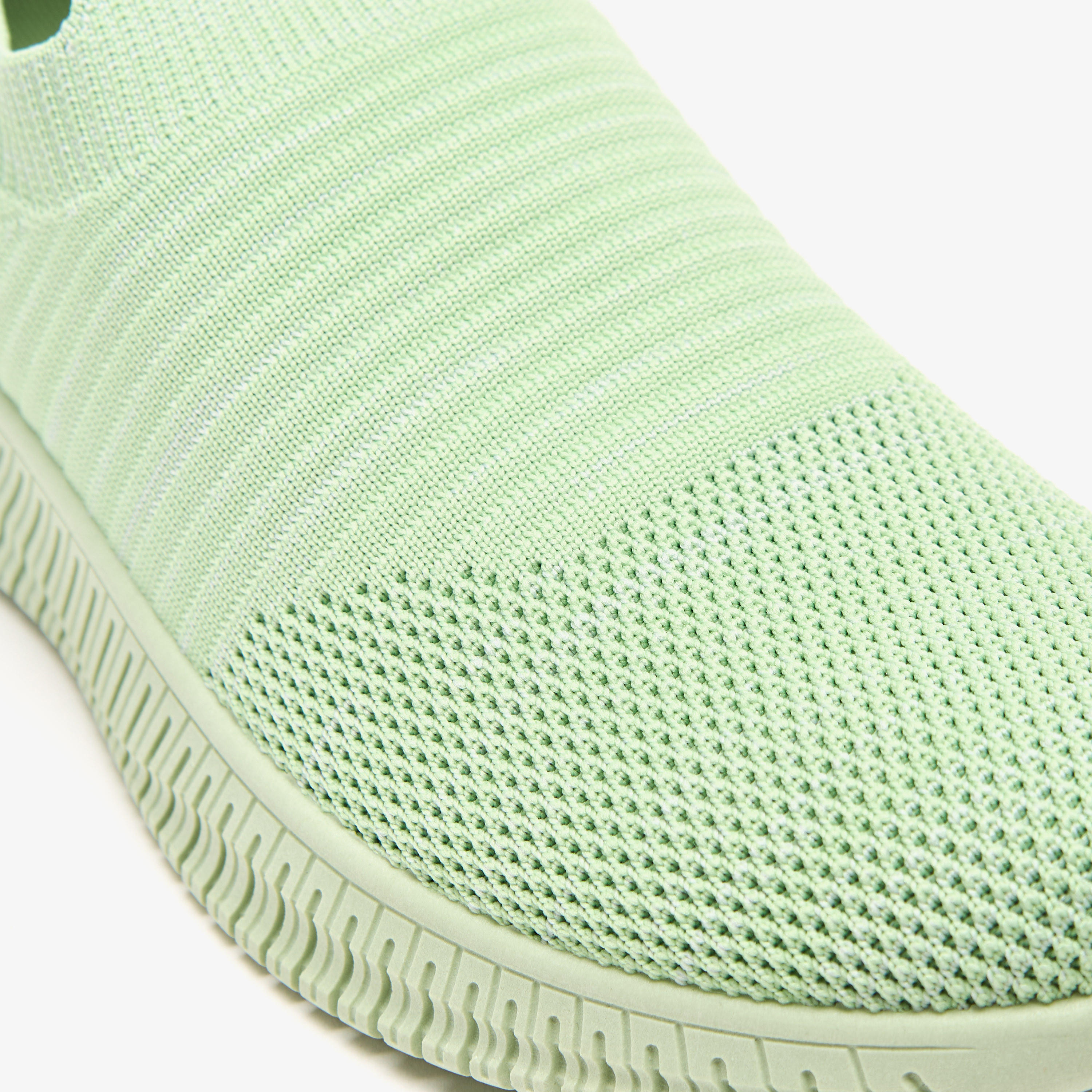 حذاء رياضي شبكي سهل الارتداء مع لسان سحب من أوكلان من شو إكسبرس-women-shoes-sneakers-image-20