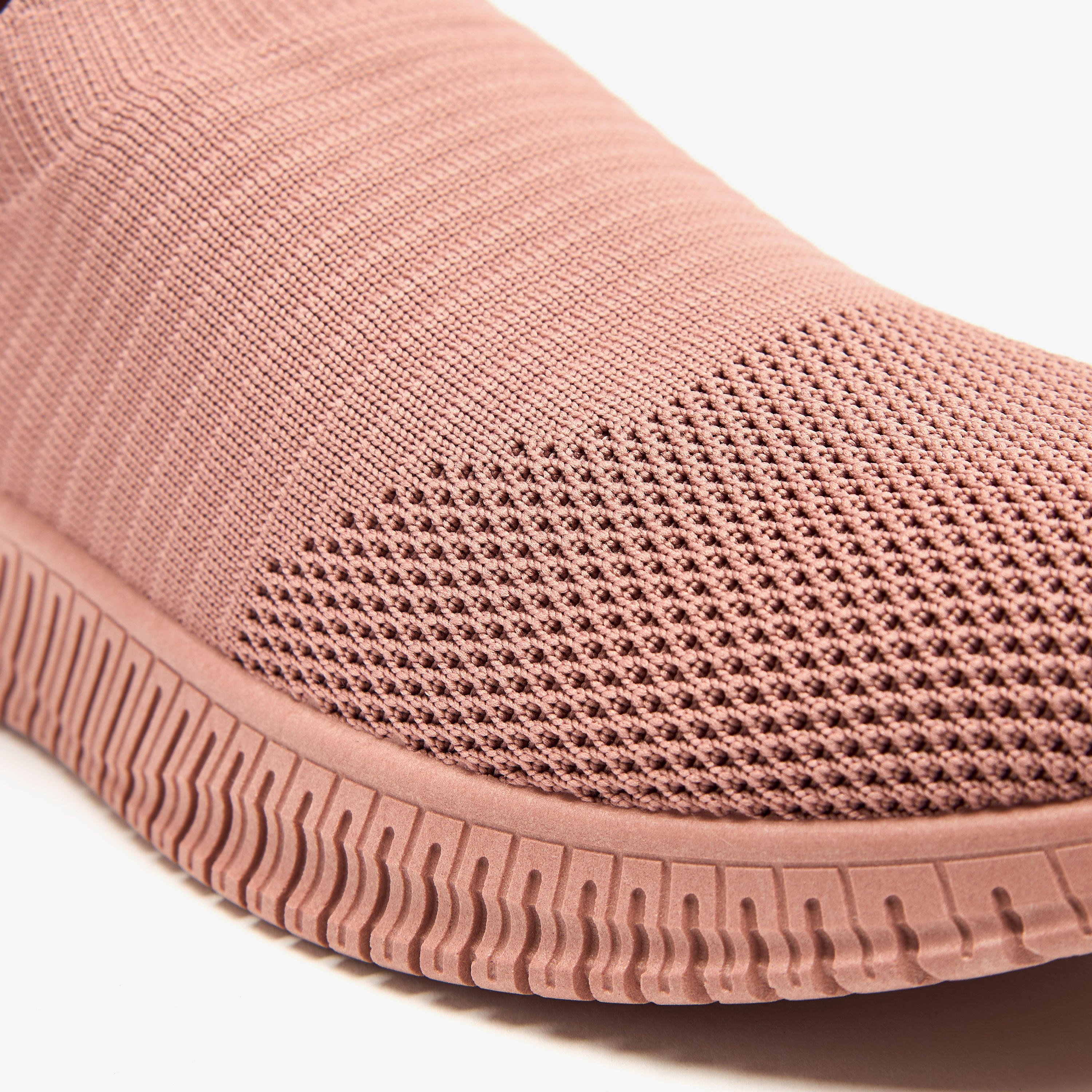 حذاء رياضي شبكي سهل الارتداء مع لسان سحب من أوكلان من شو إكسبرس-women-shoes-sneakers-image-25