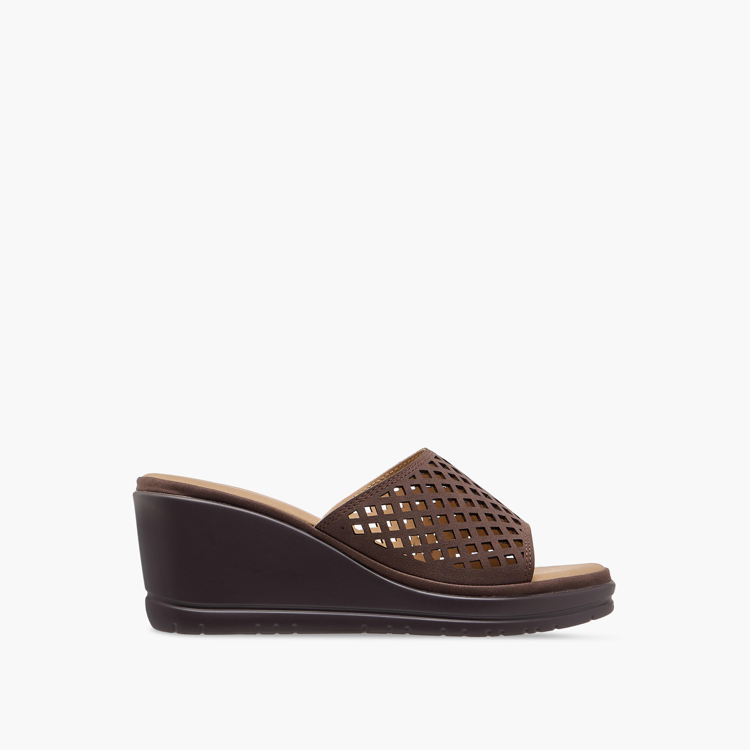 صندل سهل الارتداء بتصاميم مفرغة وكعب ويدج من فلورا بيلا-women-shoes-sandals-heeled-image-3