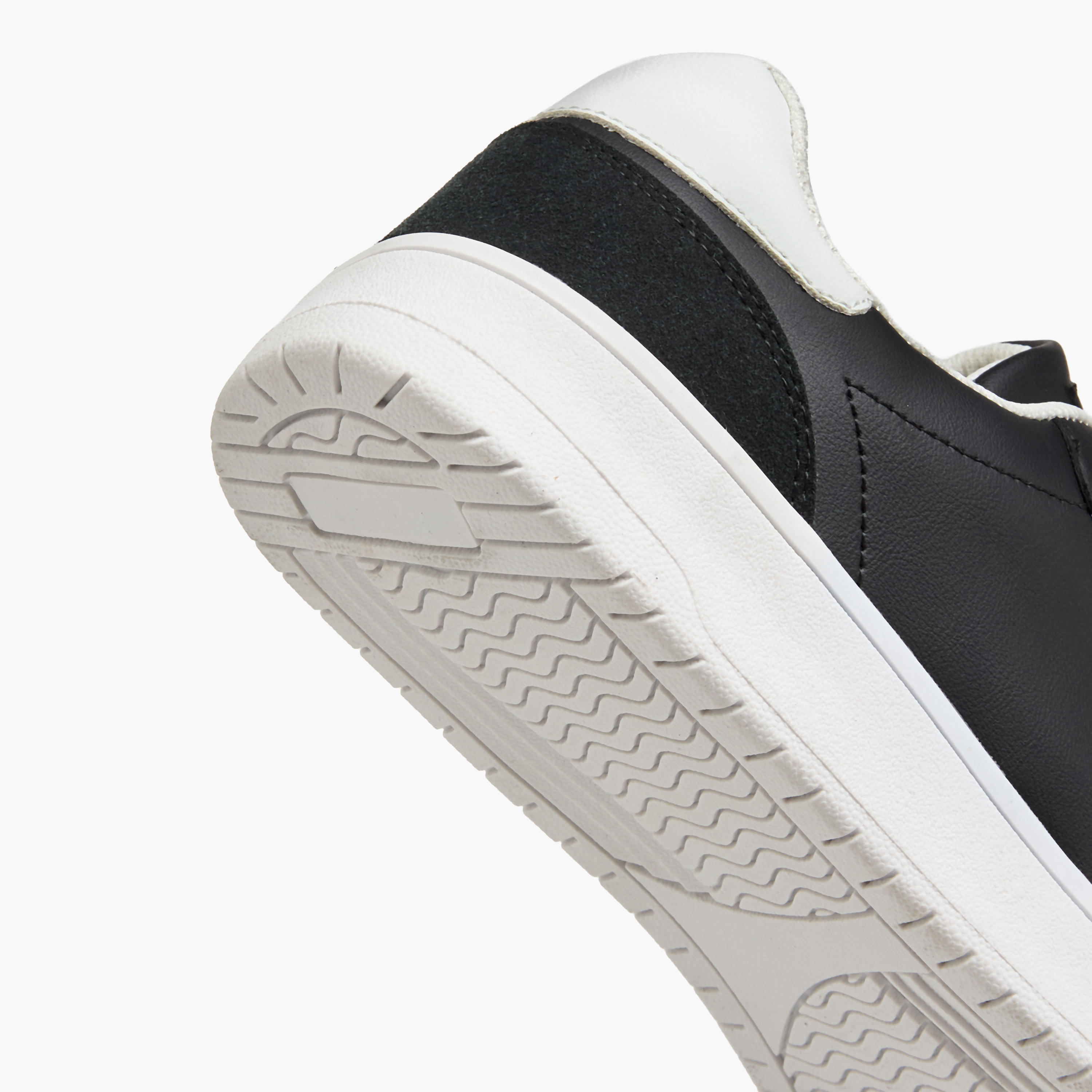 حذاء سنيكرز برباط للرجال إل بي إل من شو إكسبريس-men-shoes-sneakers-image-5