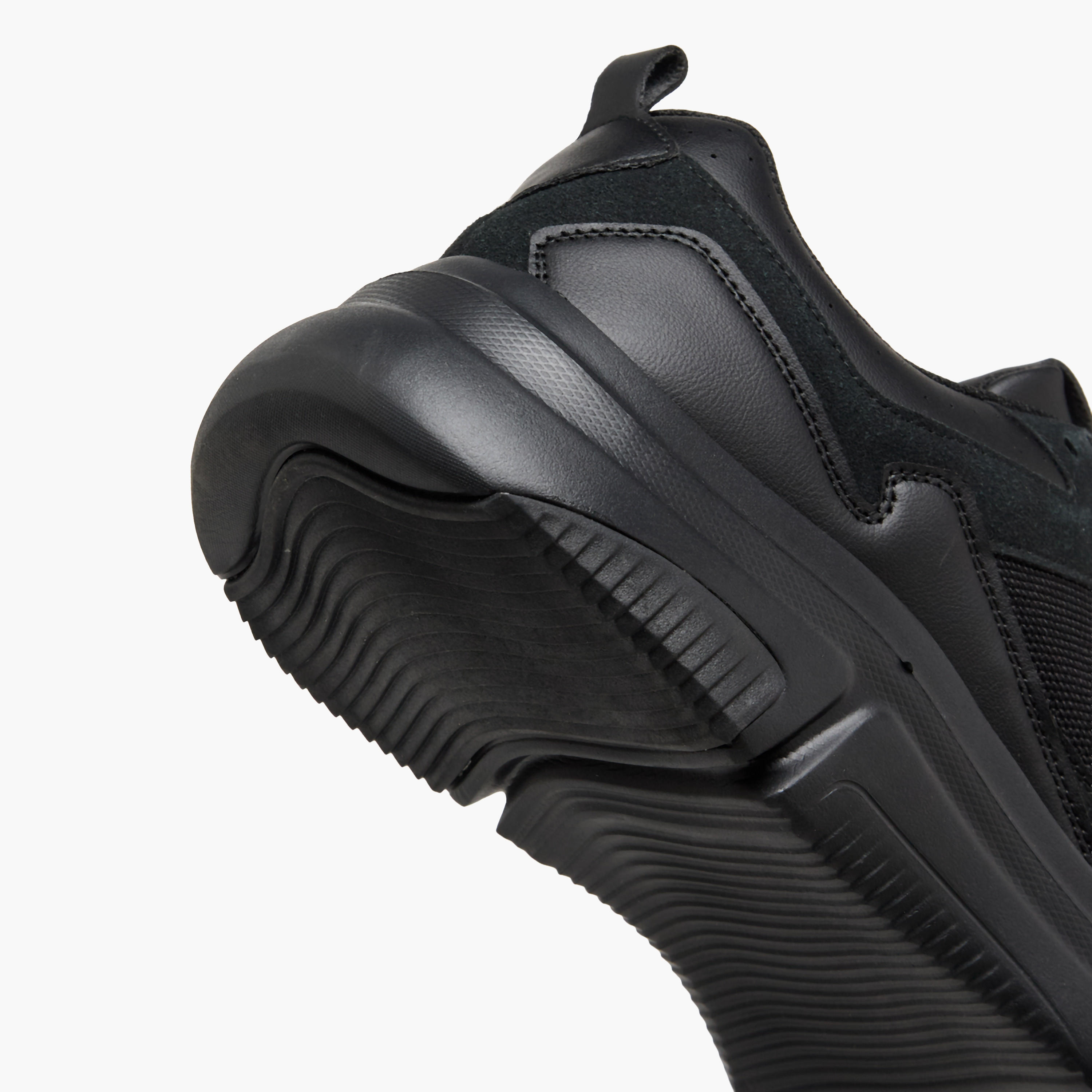 حذاء سنيكرز برباط وألواح للرجال إل بي إل من شو إكسبريس-men-shoes-sneakers-image-5